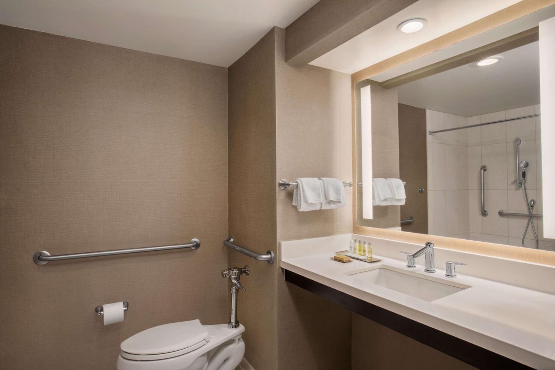DoubleTree by Hilton Los Angeles Norwalk gallery photo in Norwalk, CA — image 18