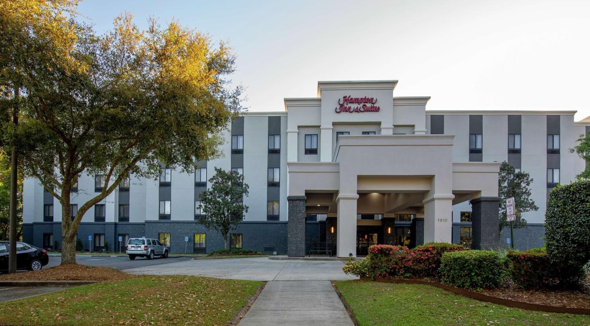 Hampton Inn and Suites Lafayette featured exterior or lobby in Lafayette, LA — similar hotel