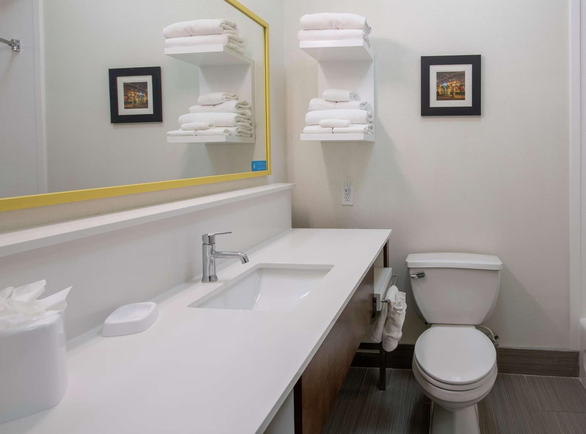Hampton Inn and Suites Lafayette interior in Lafayette, LA — gallery photo 2