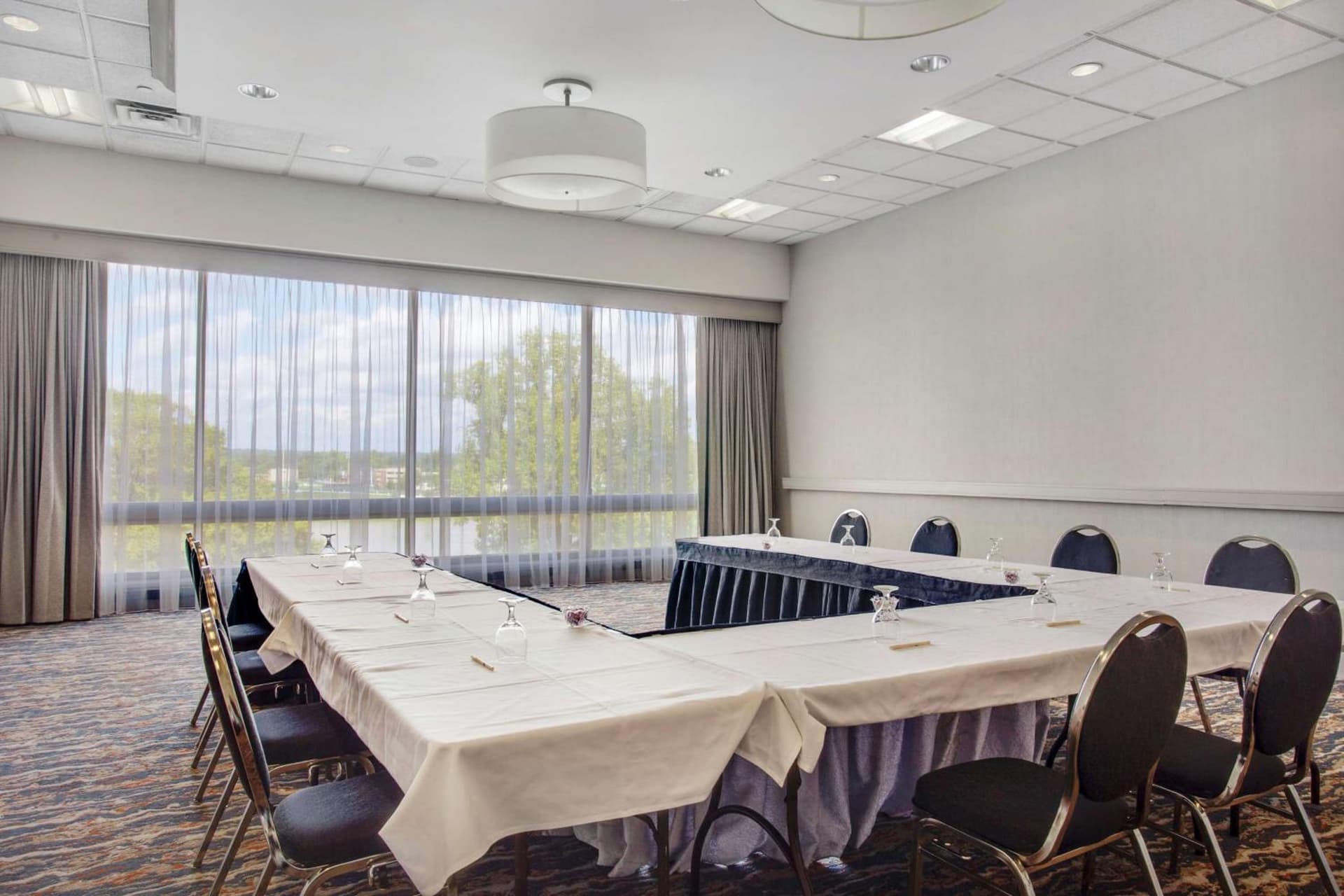 DoubleTree by Hilton Little Rock gallery photo in Little Rock, AR — image 4