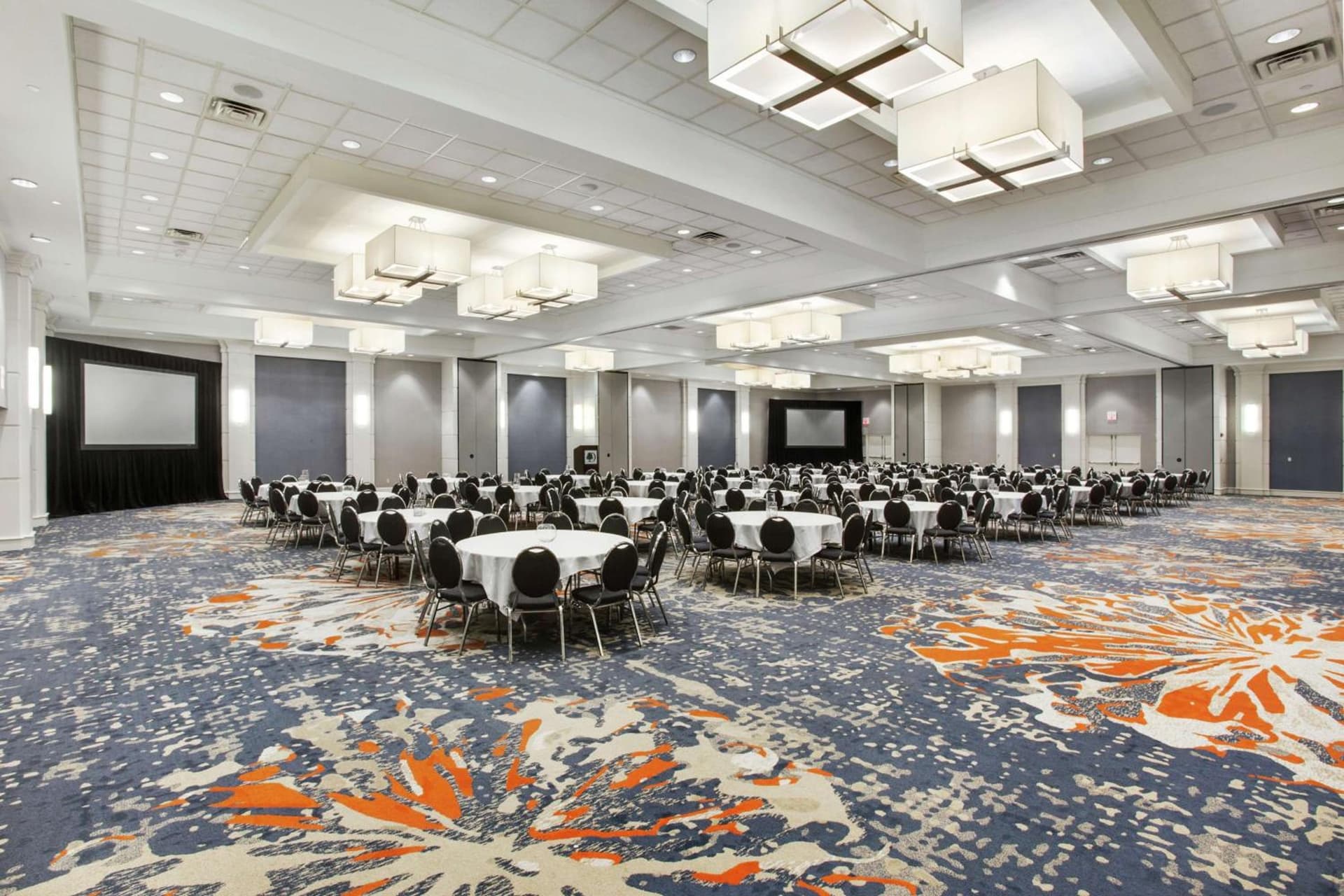 DoubleTree by Hilton Little Rock interior in Little Rock, AR — gallery photo 2
