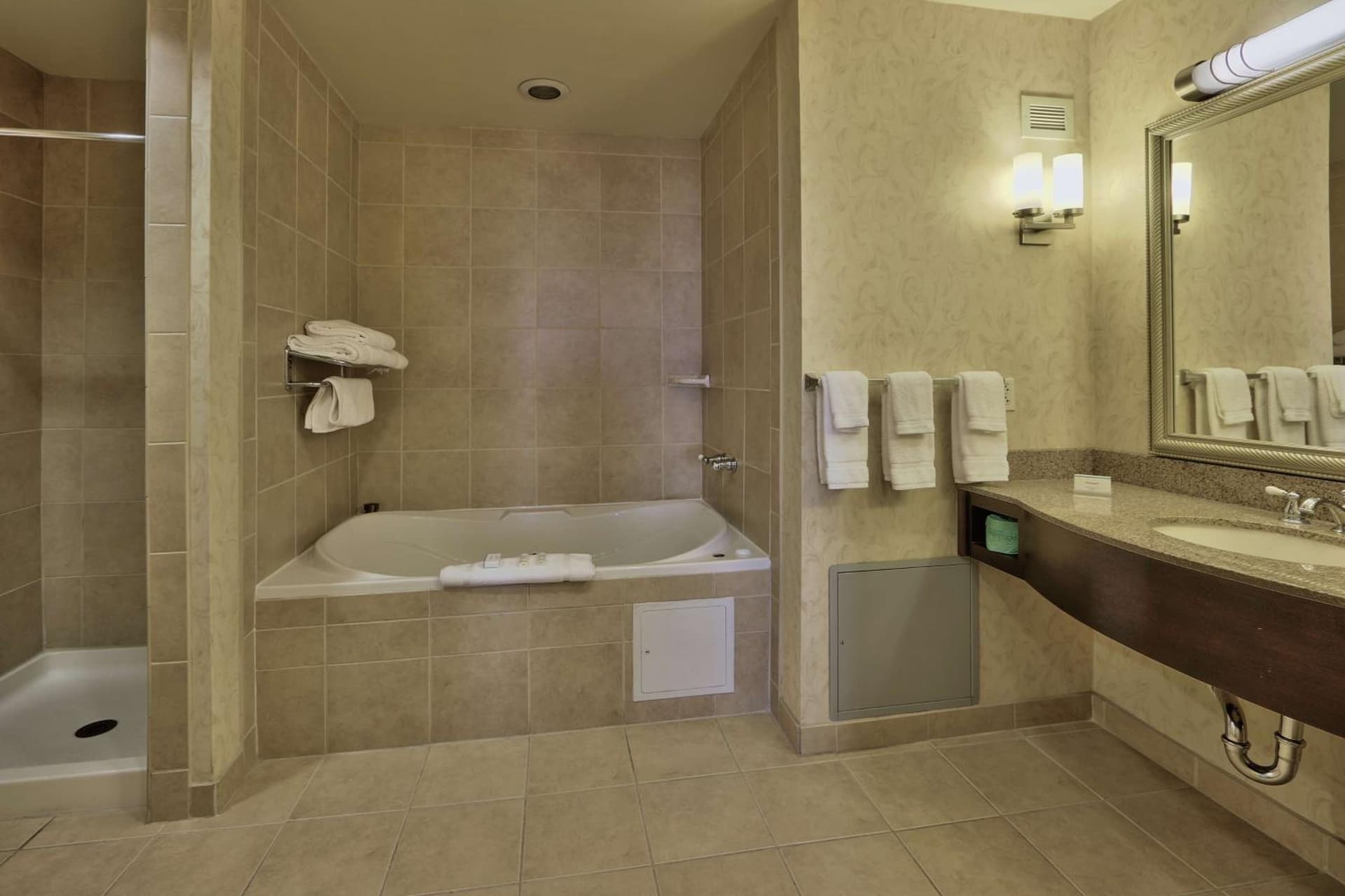 Hilton Garden Inn Las Cruces gallery photo in Las Cruces, NM — image 35
