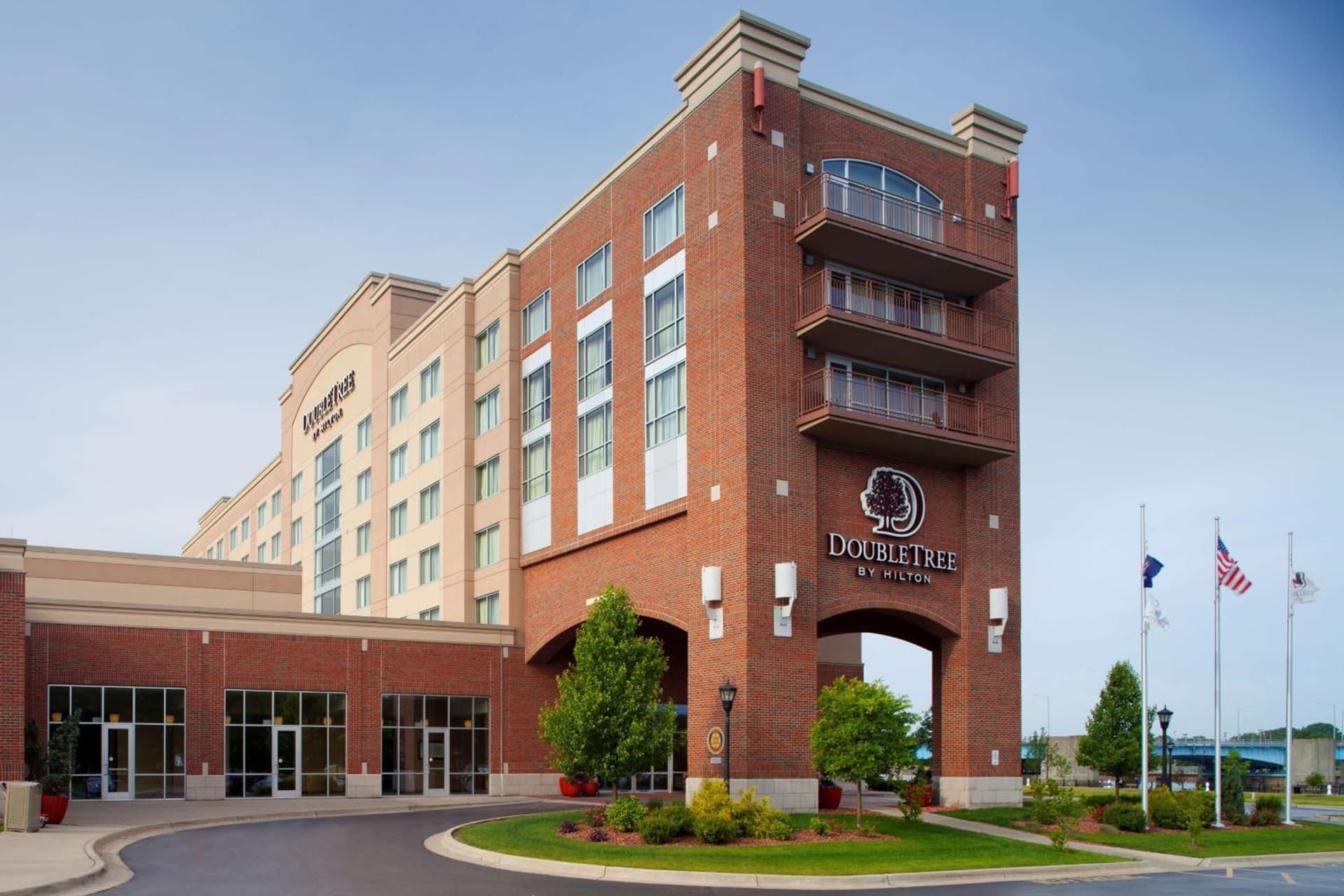 DoubleTree by Hilton Bay City - Riverfront featured exterior or lobby in Bay City, MI — similar hotel