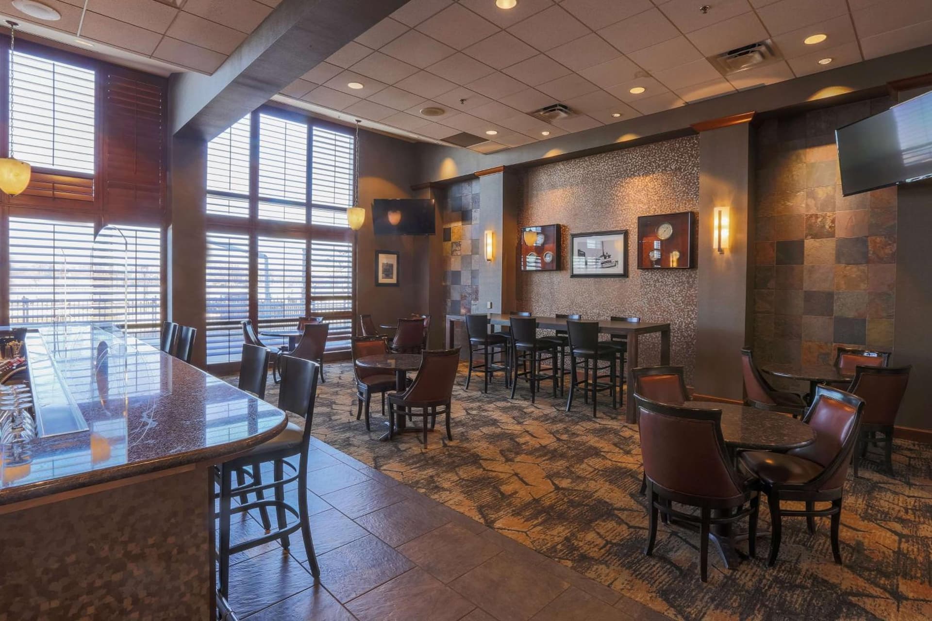 DoubleTree by Hilton Bay City - Riverfront gallery photo in Bay City, MI — image 35