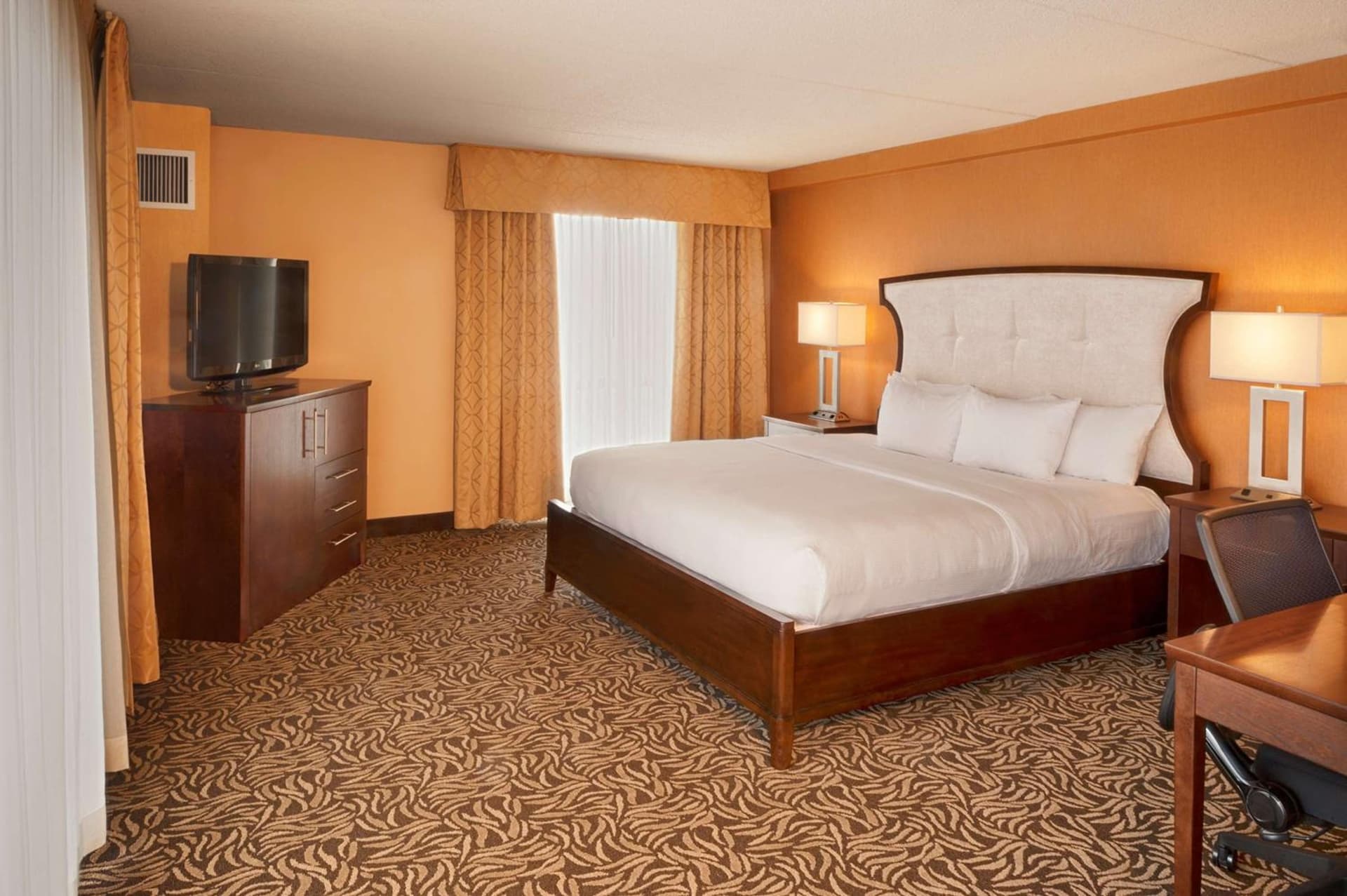 DoubleTree by Hilton Bay City - Riverfront gallery photo in Bay City, MI — image 24