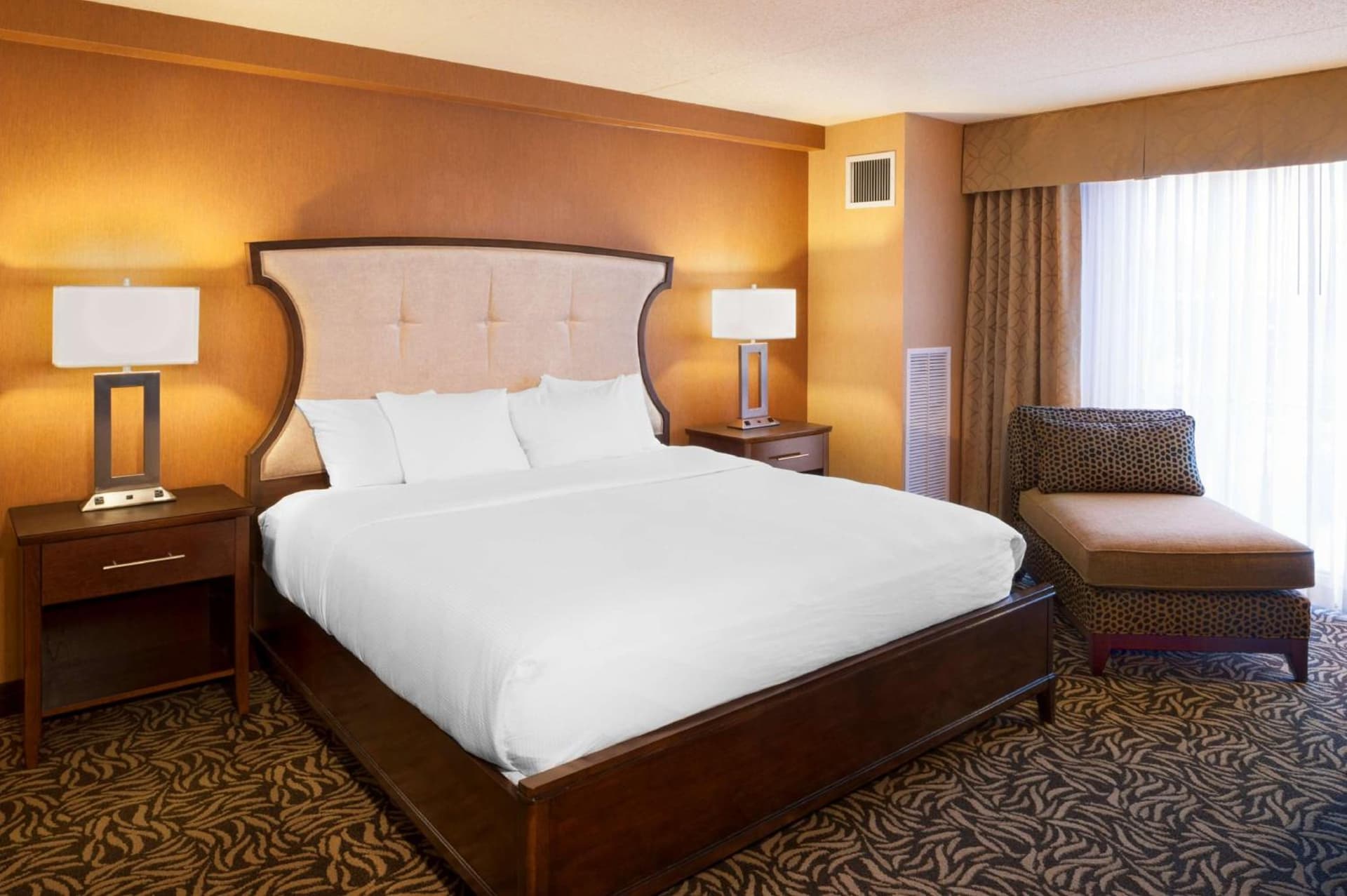 DoubleTree by Hilton Bay City - Riverfront gallery photo in Bay City, MI — image 50