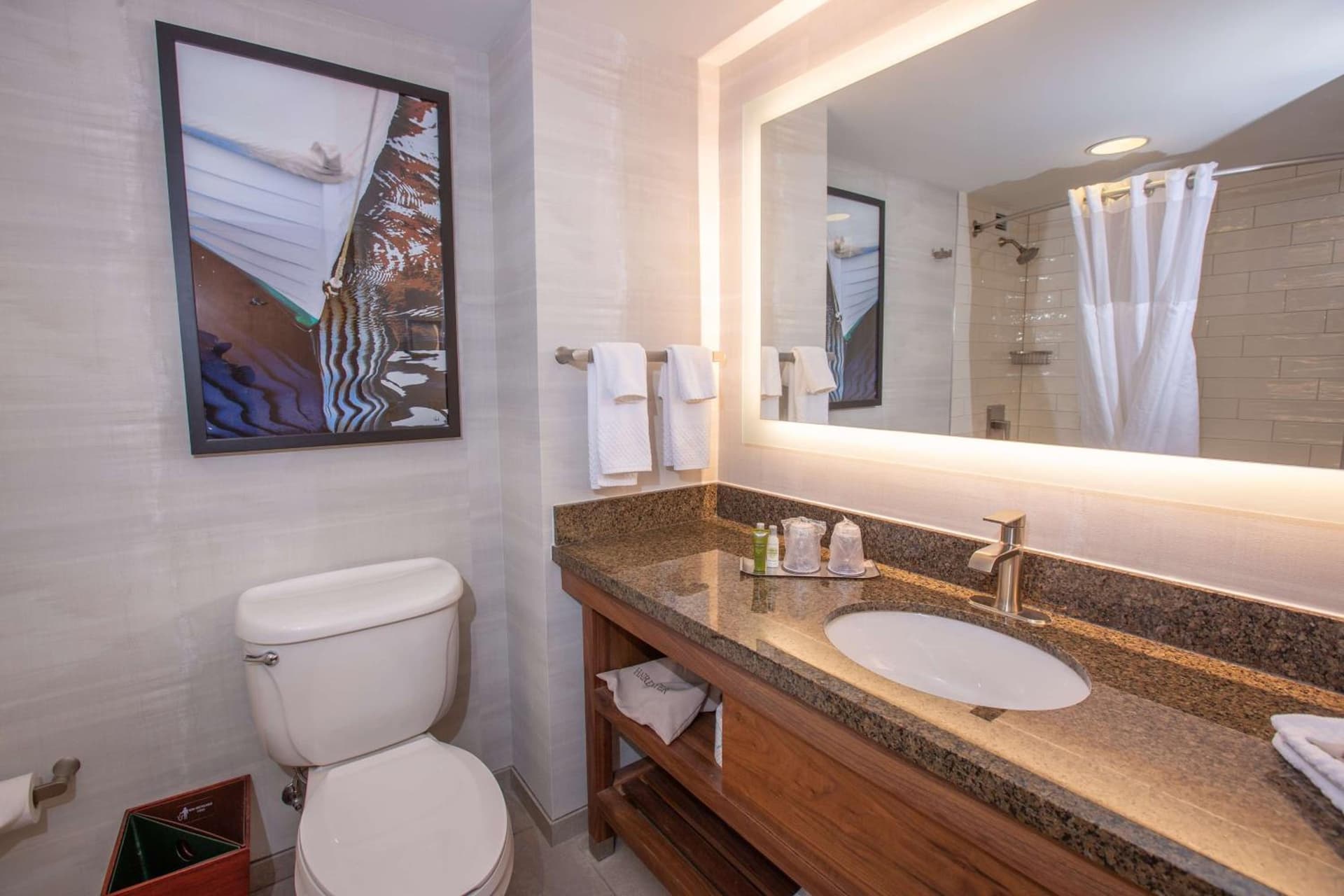 DoubleTree by Hilton Bay City - Riverfront gallery photo in Bay City, MI — image 73