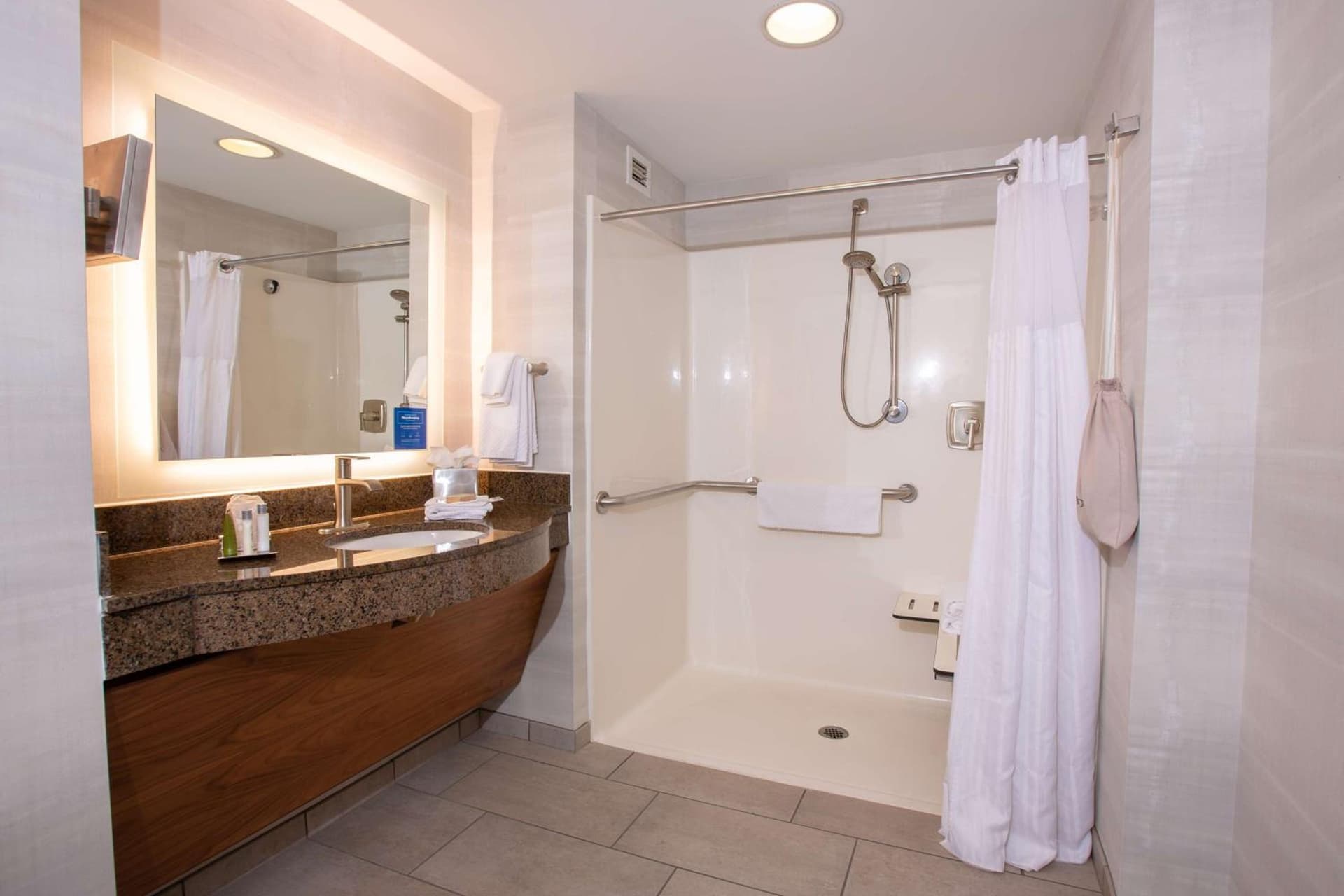 DoubleTree by Hilton Bay City - Riverfront gallery photo in Bay City, MI — image 27