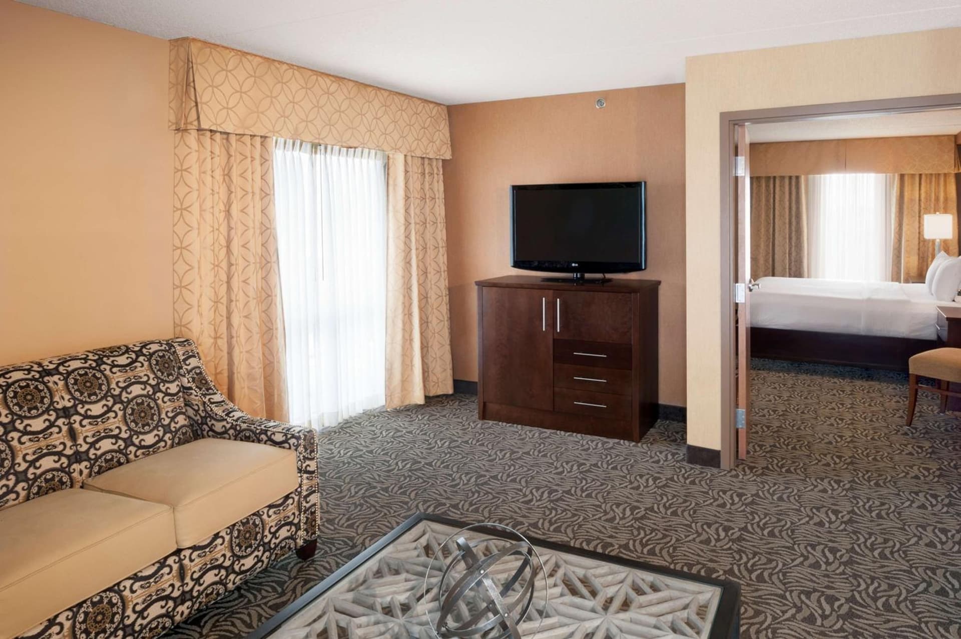 DoubleTree by Hilton Bay City - Riverfront property views in Bay City, MI — gallery photo 3