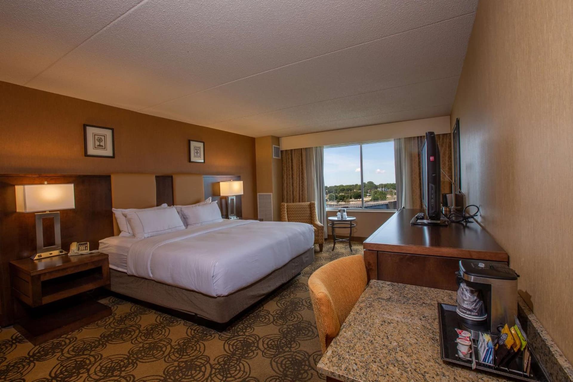 DoubleTree by Hilton Bay City - Riverfront gallery photo in Bay City, MI — image 70