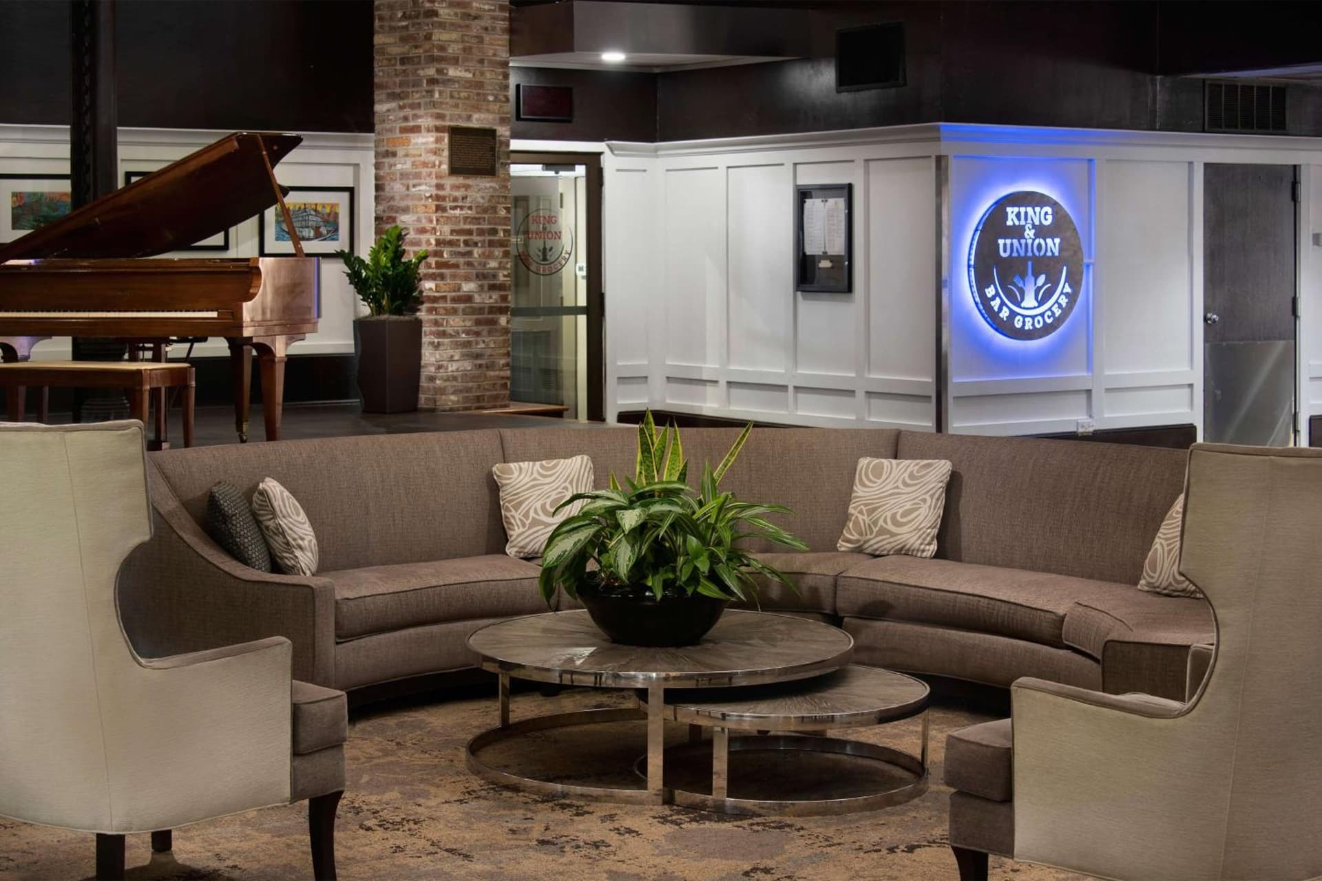 DoubleTree by Hilton Memphis Downtown interior in Memphis, TN — gallery photo 2