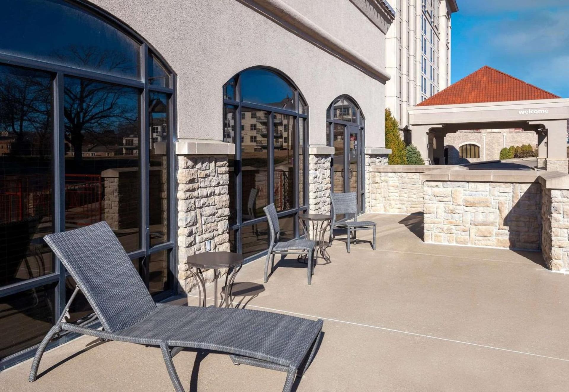 Hampton Inn & Suites Country Club Plaza property views in Kansas City, MO — gallery photo 3