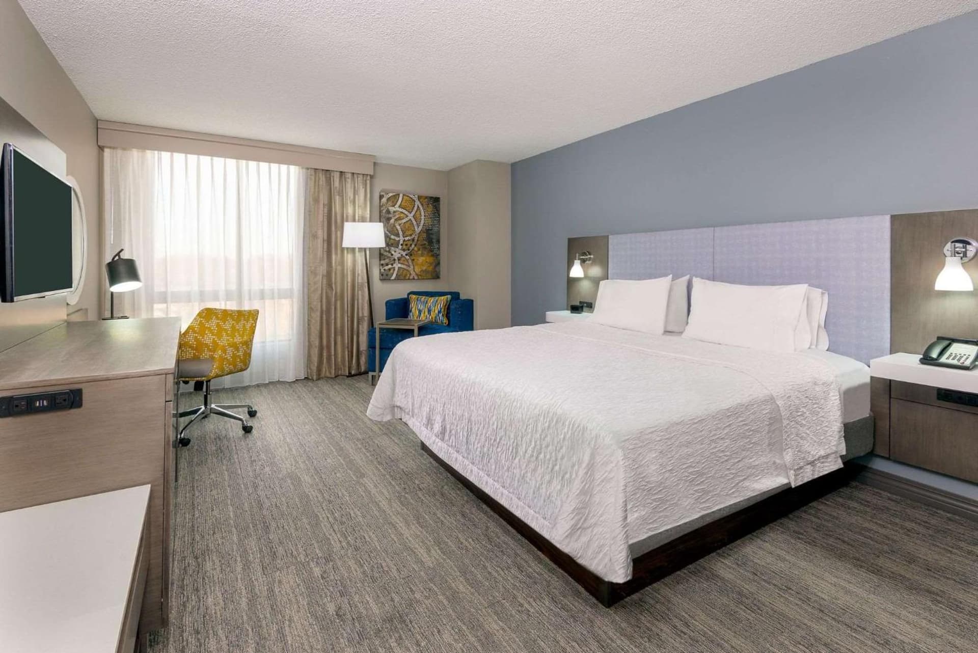 Hampton Inn & Suites Country Club Plaza property views in Kansas City, MO — gallery photo 3
