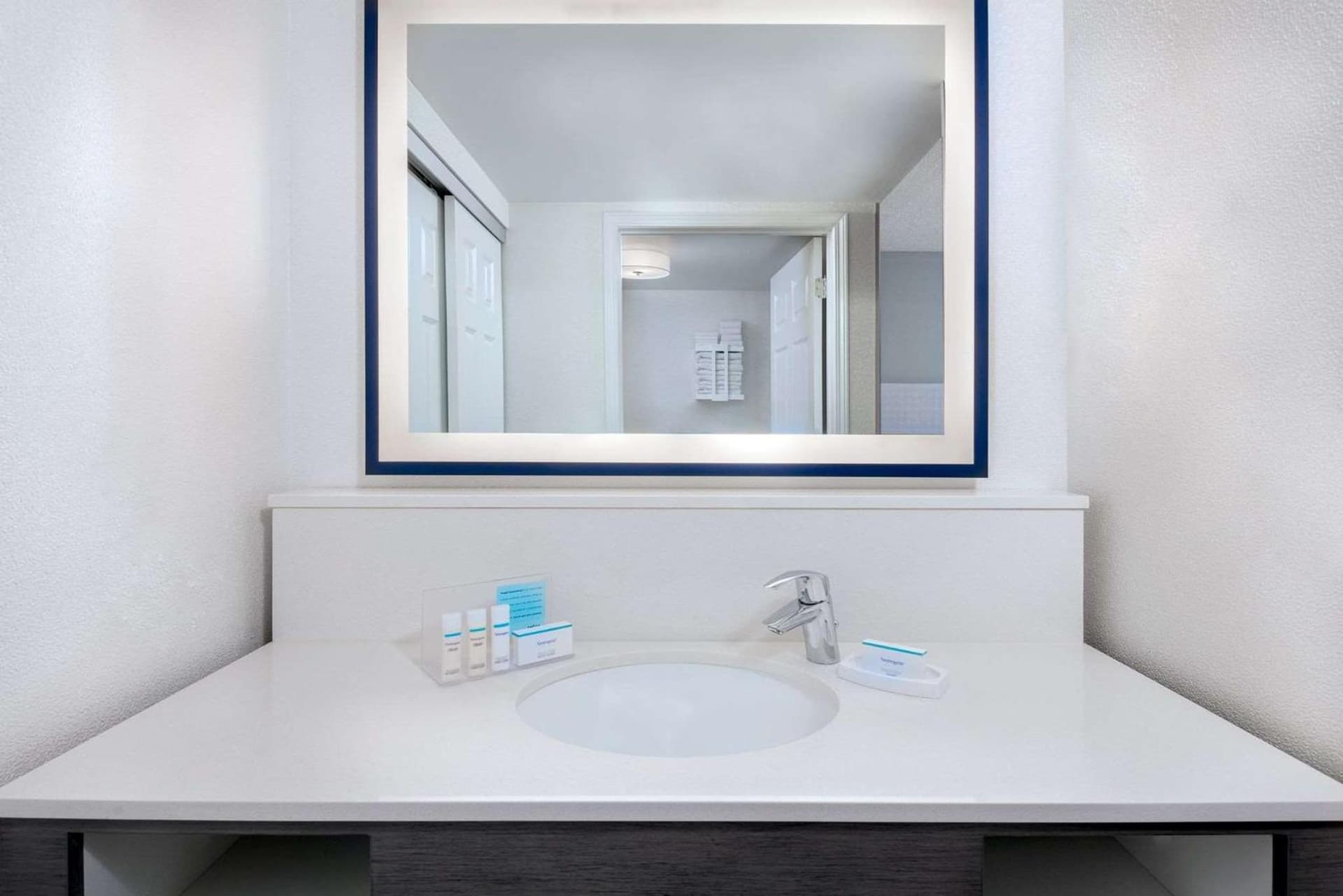 Hampton Inn & Suites Country Club Plaza gallery photo in Kansas City, MO — image 5