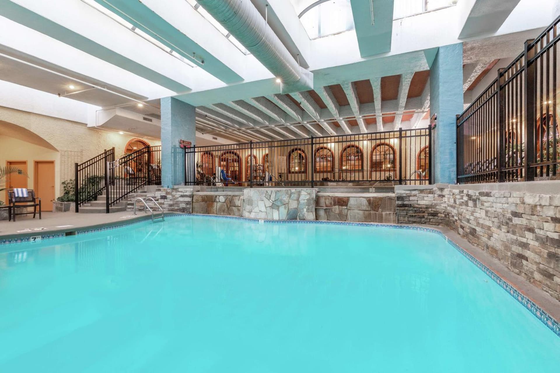 Embassy Suites by Hilton Kansas City Plaza gallery photo in Kansas City, MO — image 13