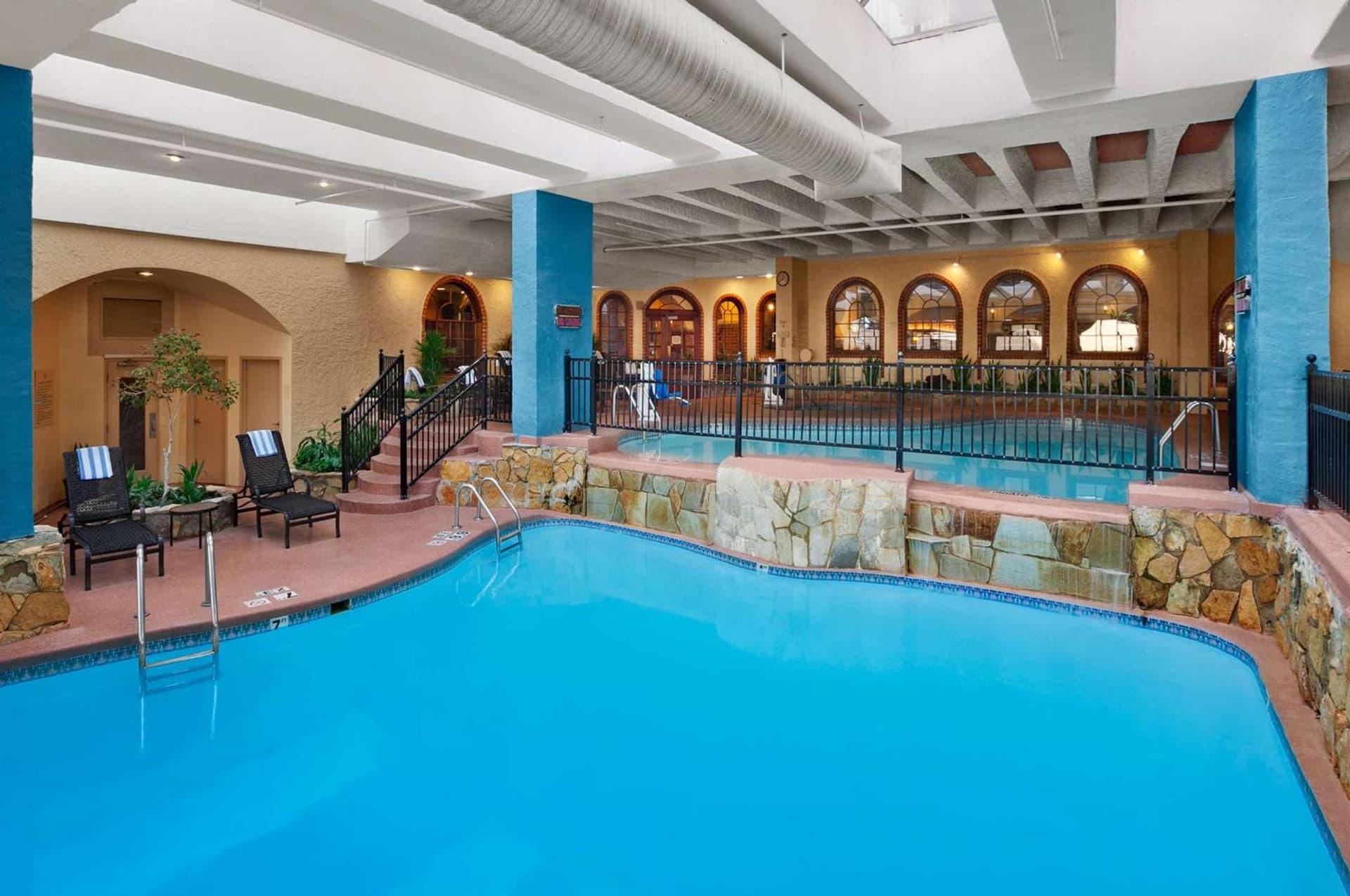 Embassy Suites by Hilton Kansas City Plaza gallery photo in Kansas City, MO — image 19
