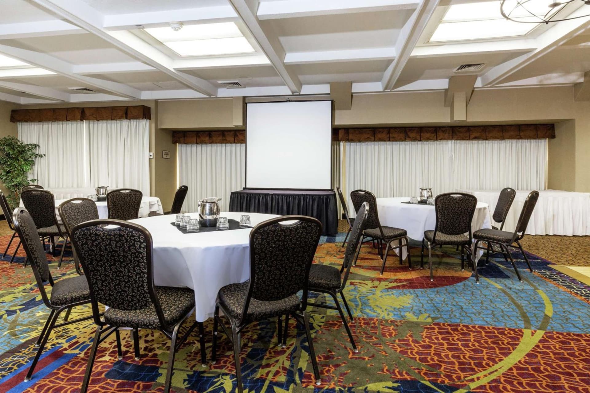 Embassy Suites by Hilton Kansas City Plaza gallery photo in Kansas City, MO — image 9