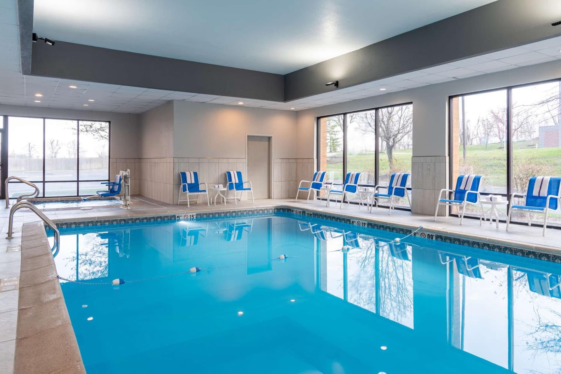 Hampton Inn Kansas City-Lee's Summit property views in Lees Summit, MO — gallery photo 3