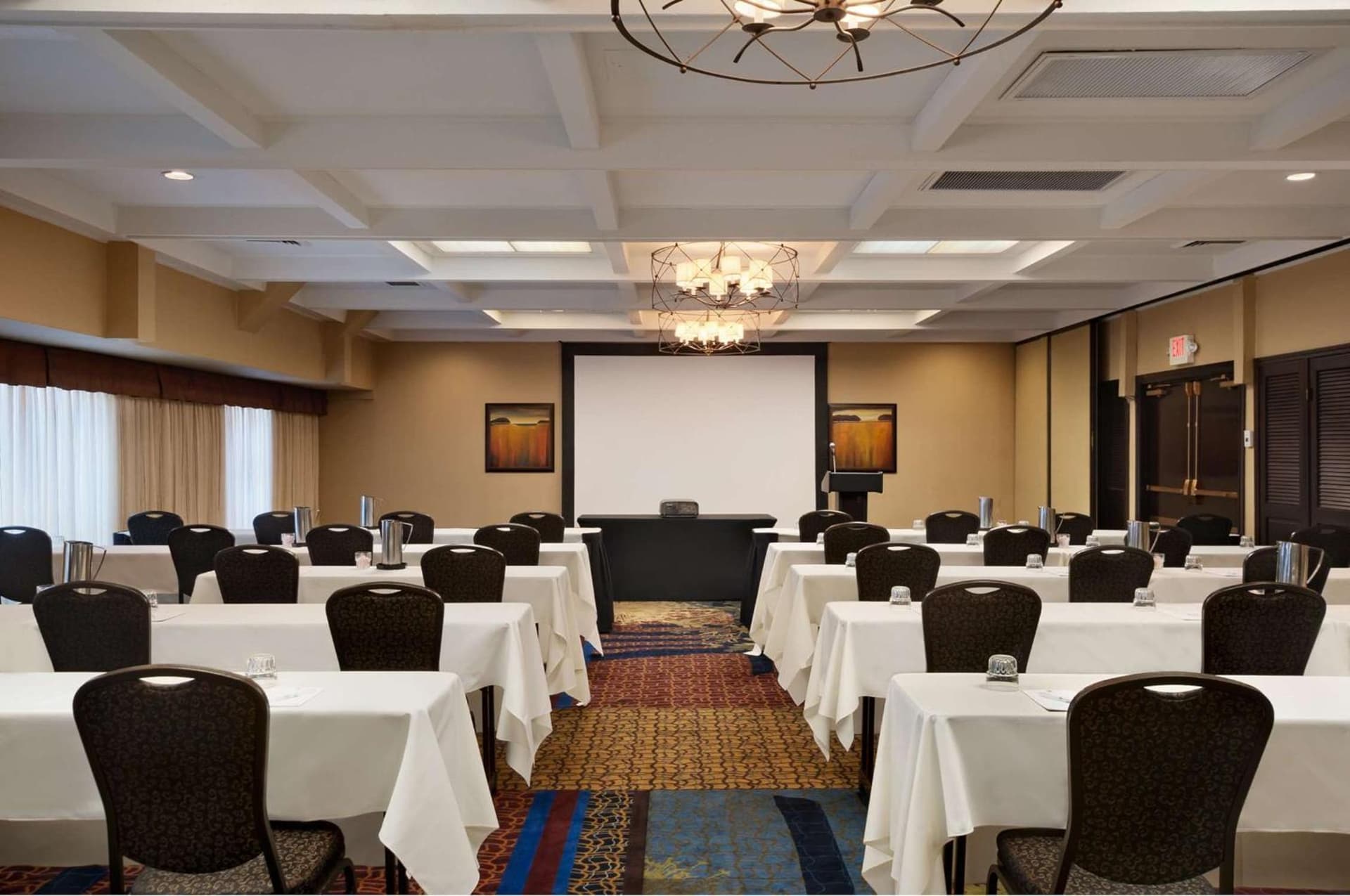 Embassy Suites by Hilton Kansas City Plaza gallery photo in Kansas City, MO — image 12