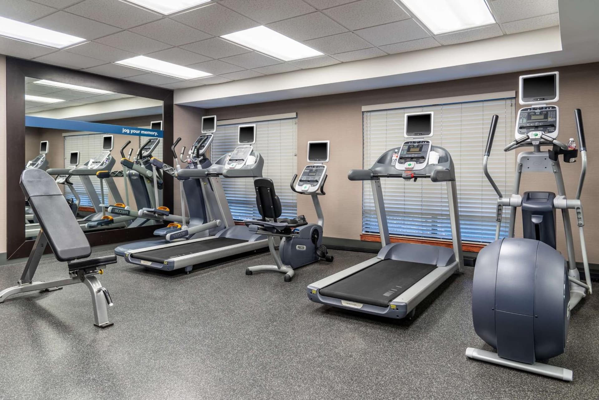Hampton Inn Kansas City-Lee's Summit interior in Lees Summit, MO — gallery photo 2