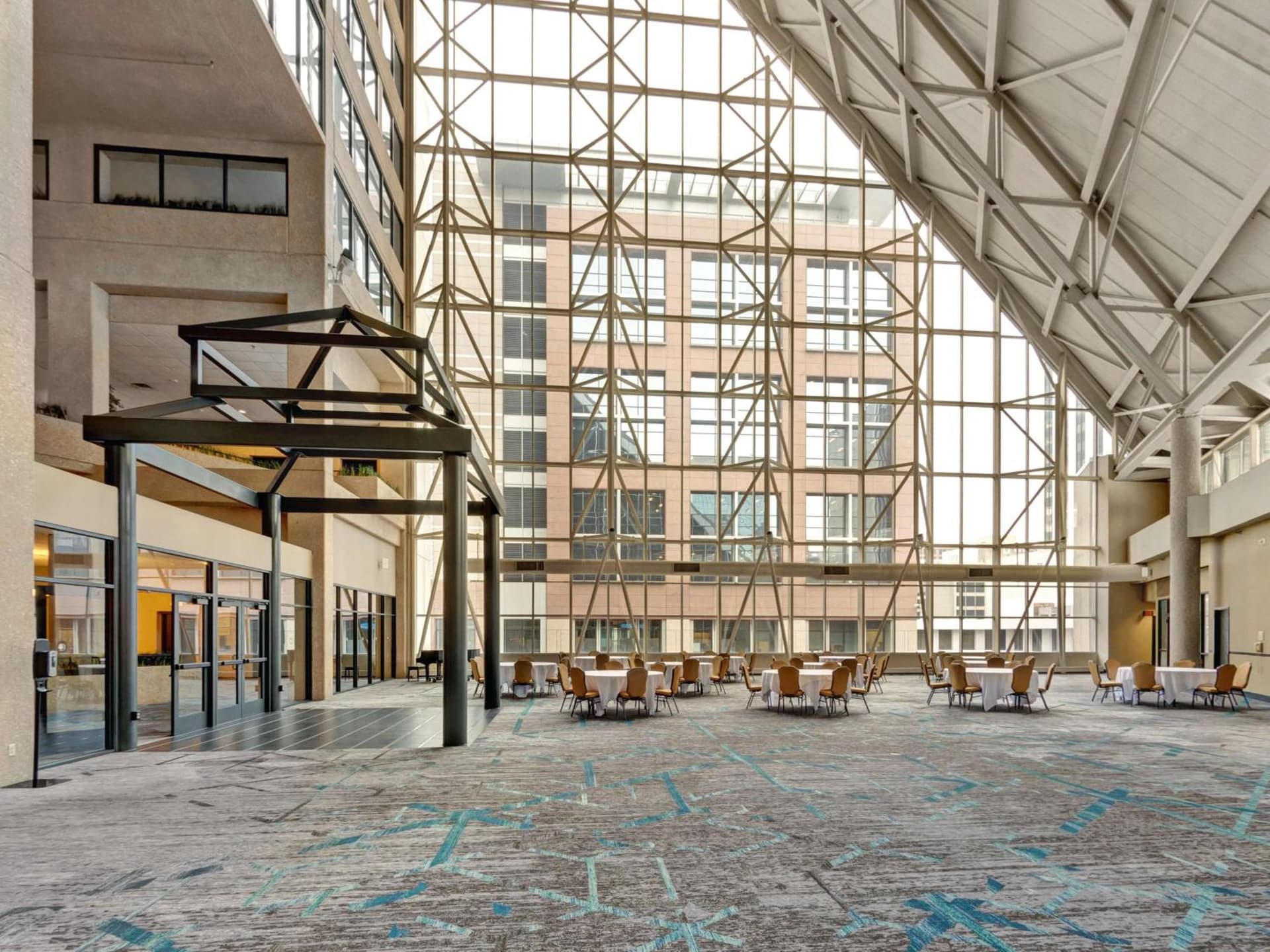 DoubleTree by Hilton St Paul Downtown gallery photo in Saint Paul, MN — image 19