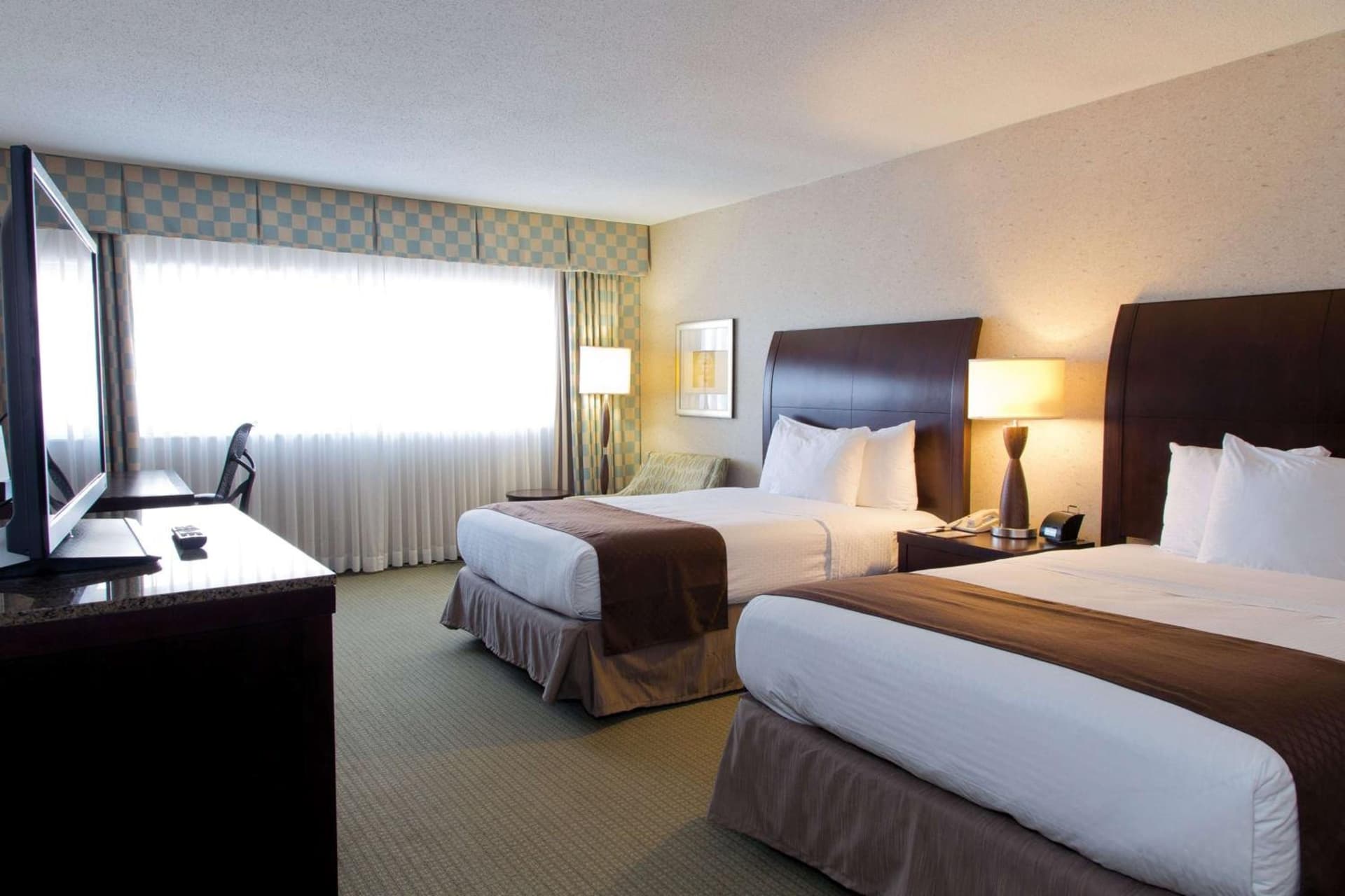 DoubleTree by Hilton St Paul Downtown interior in Saint Paul, MN — gallery photo 2