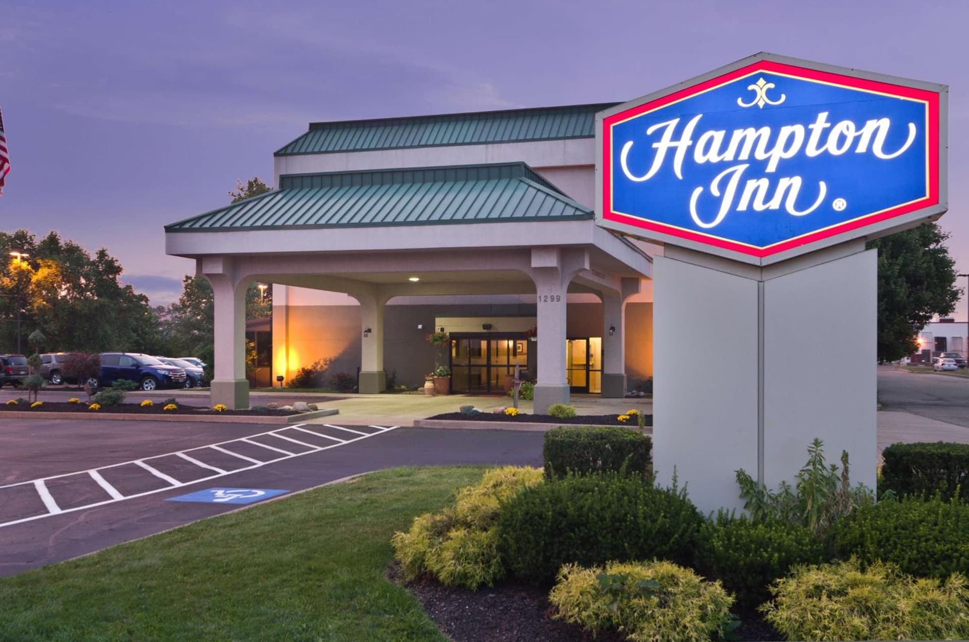 Hampton Inn New Philadelphia interior in New Philadelphia, OH — gallery photo 2