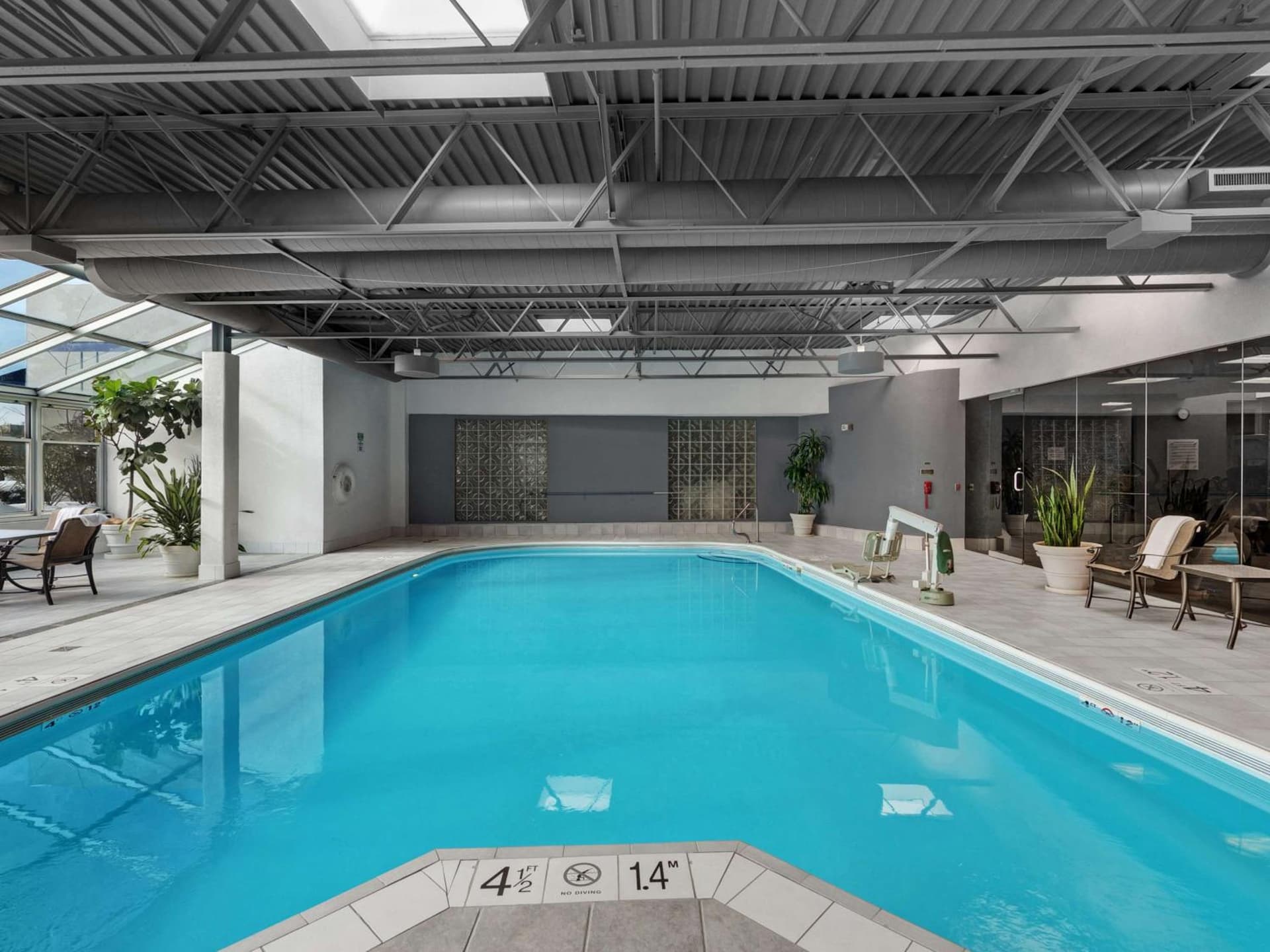Hilton Chicago/Oak Lawn property views in Chicago, IL — gallery photo 3