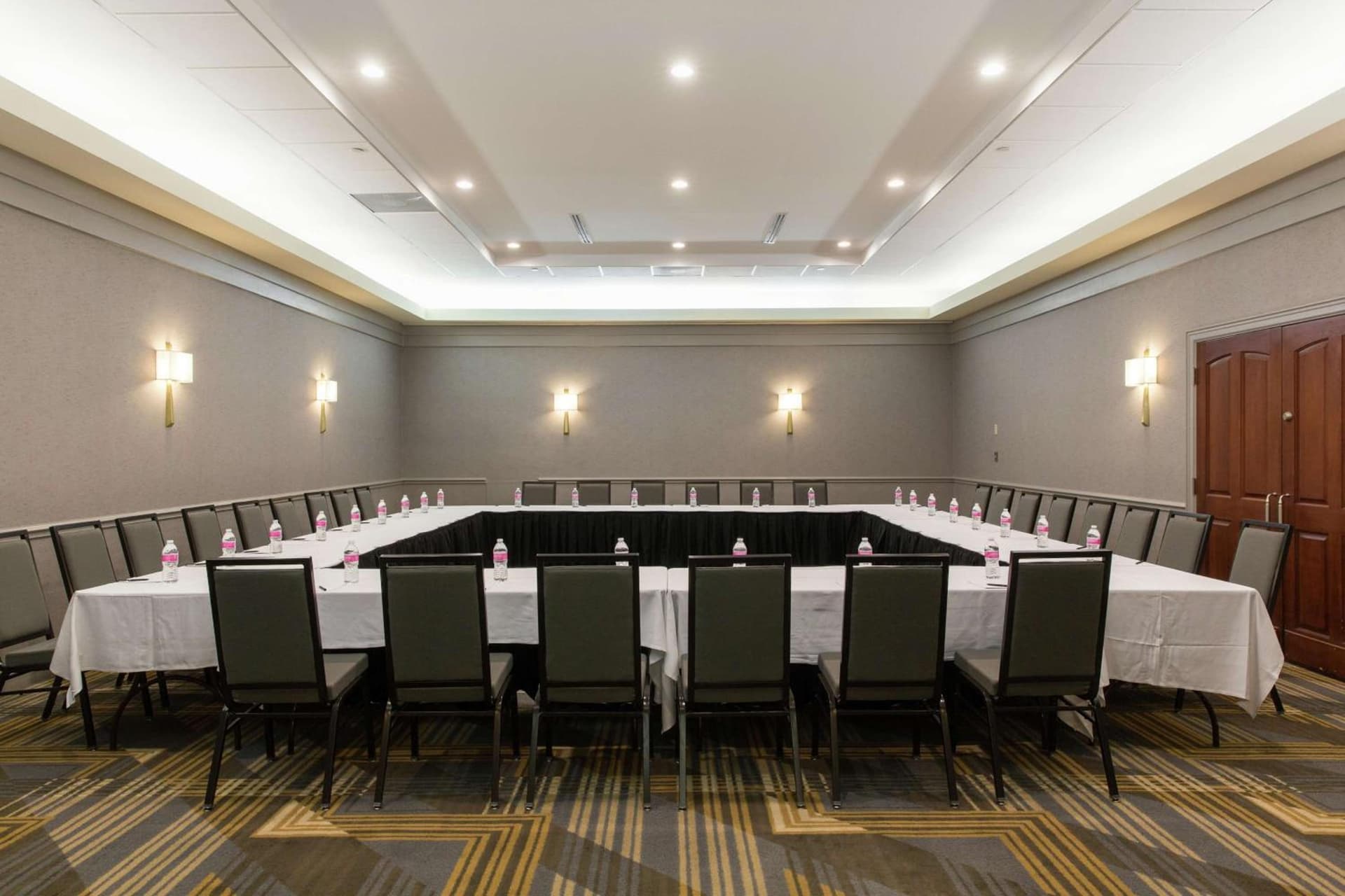 Hilton Chicago/Oak Lawn gallery photo in Chicago, IL — image 9