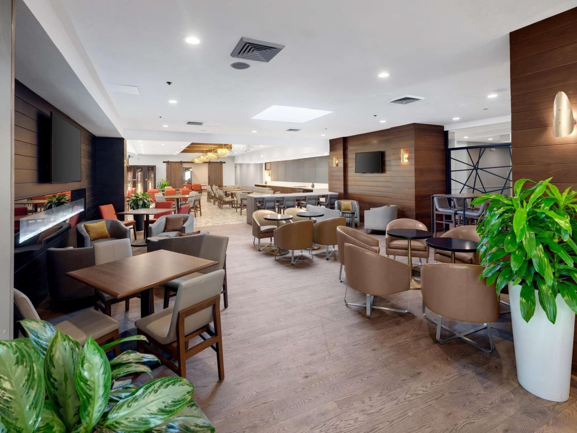 Hilton Chicago/Oak Lawn interior in Chicago, IL — gallery photo 2