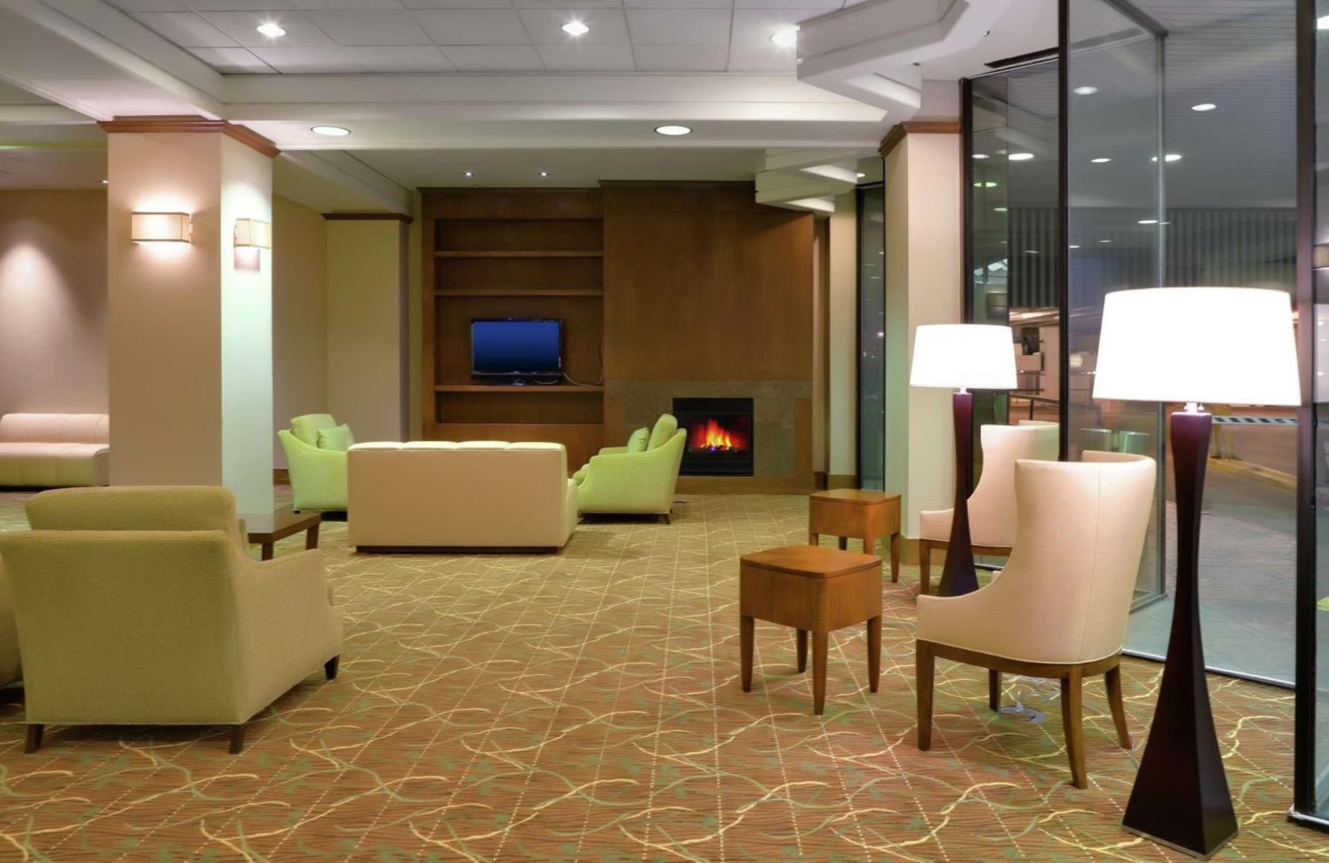 DoubleTree by Hilton Hotel & Executive Meeting Center Omaha-Downtown interior in Omaha, NE — gallery photo 2