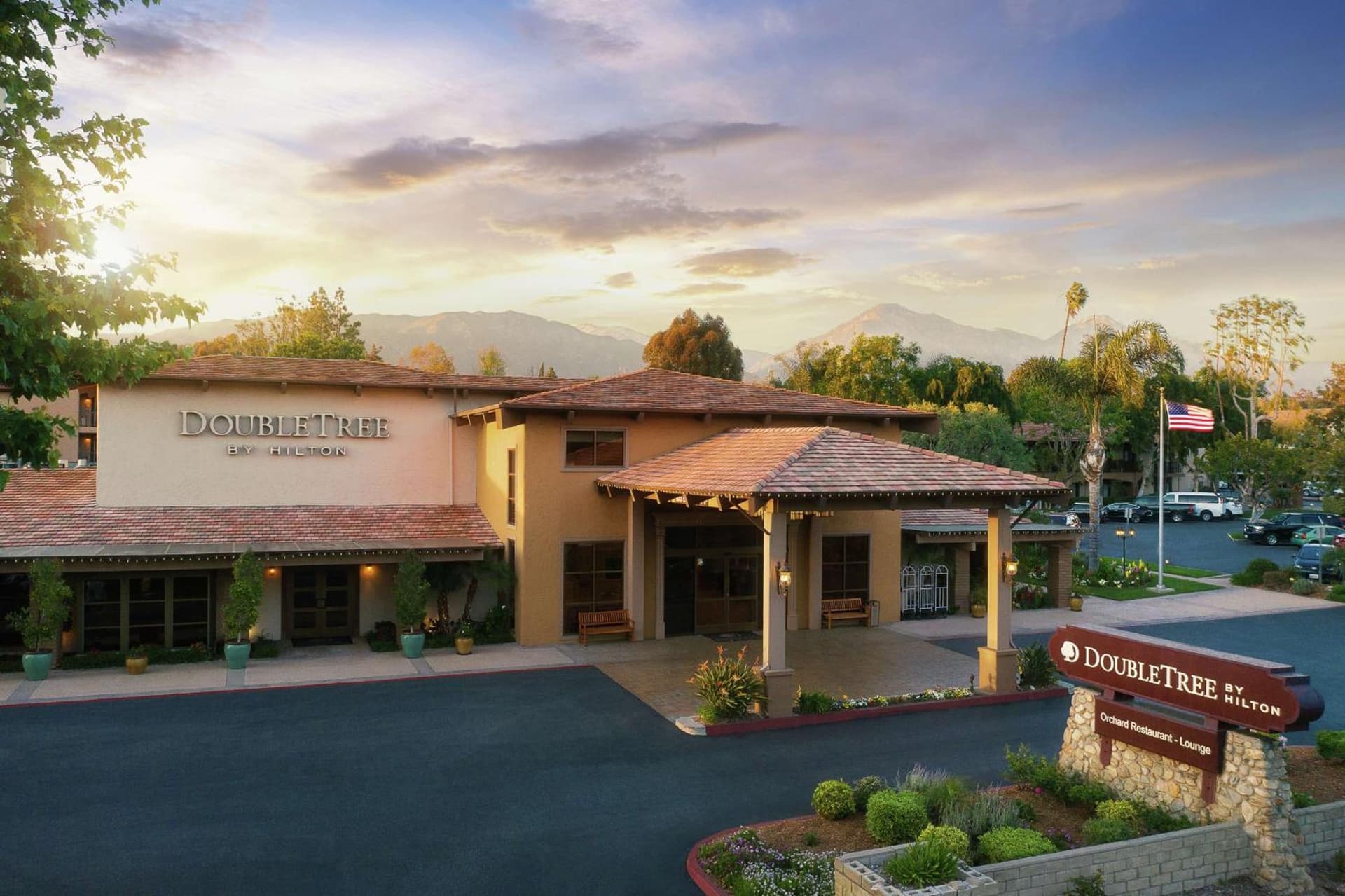 DoubleTree by Hilton Claremont interior in Claremont, CA — gallery photo 2