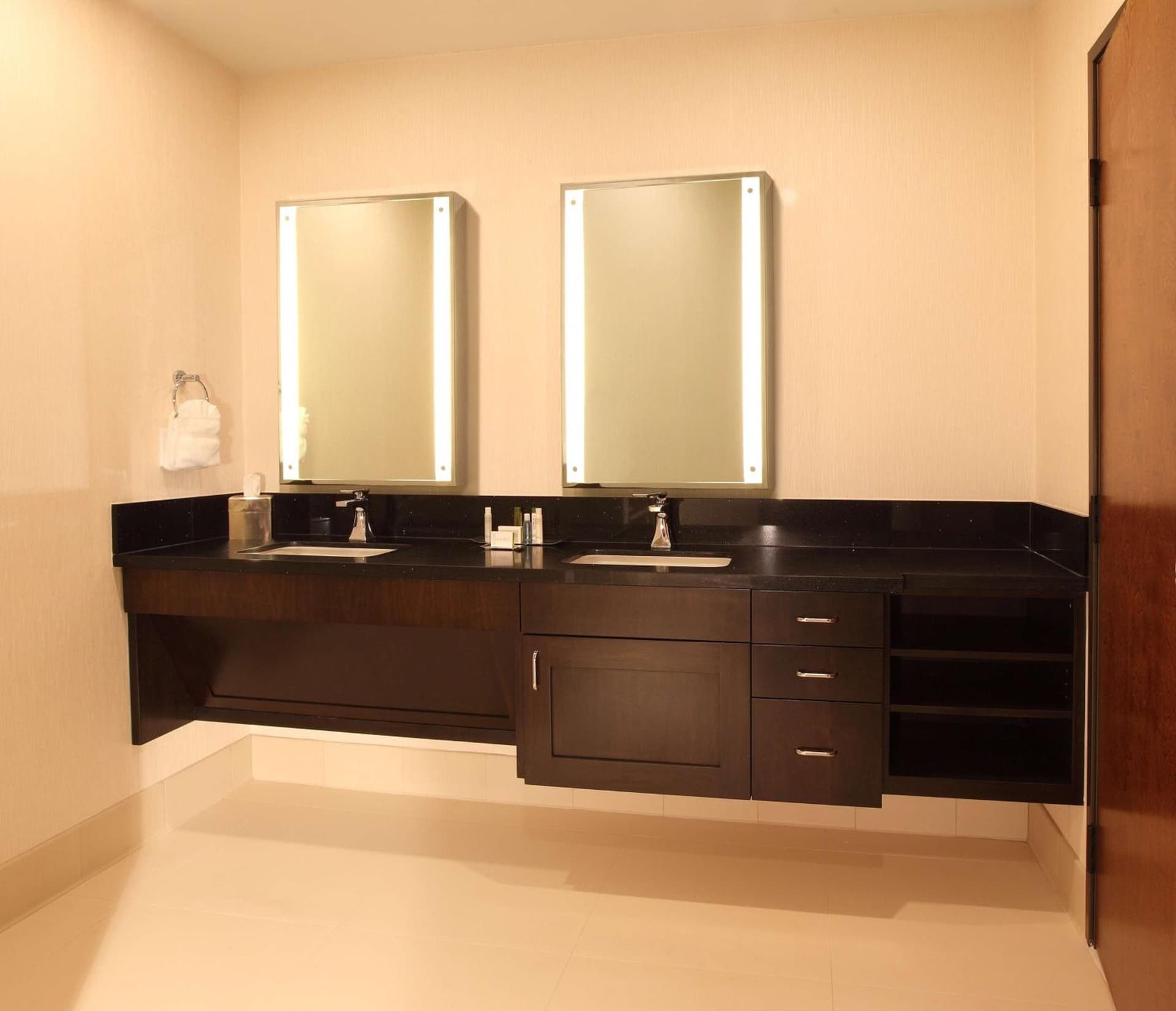 DoubleTree by Hilton Claremont gallery photo in Claremont, CA — image 13