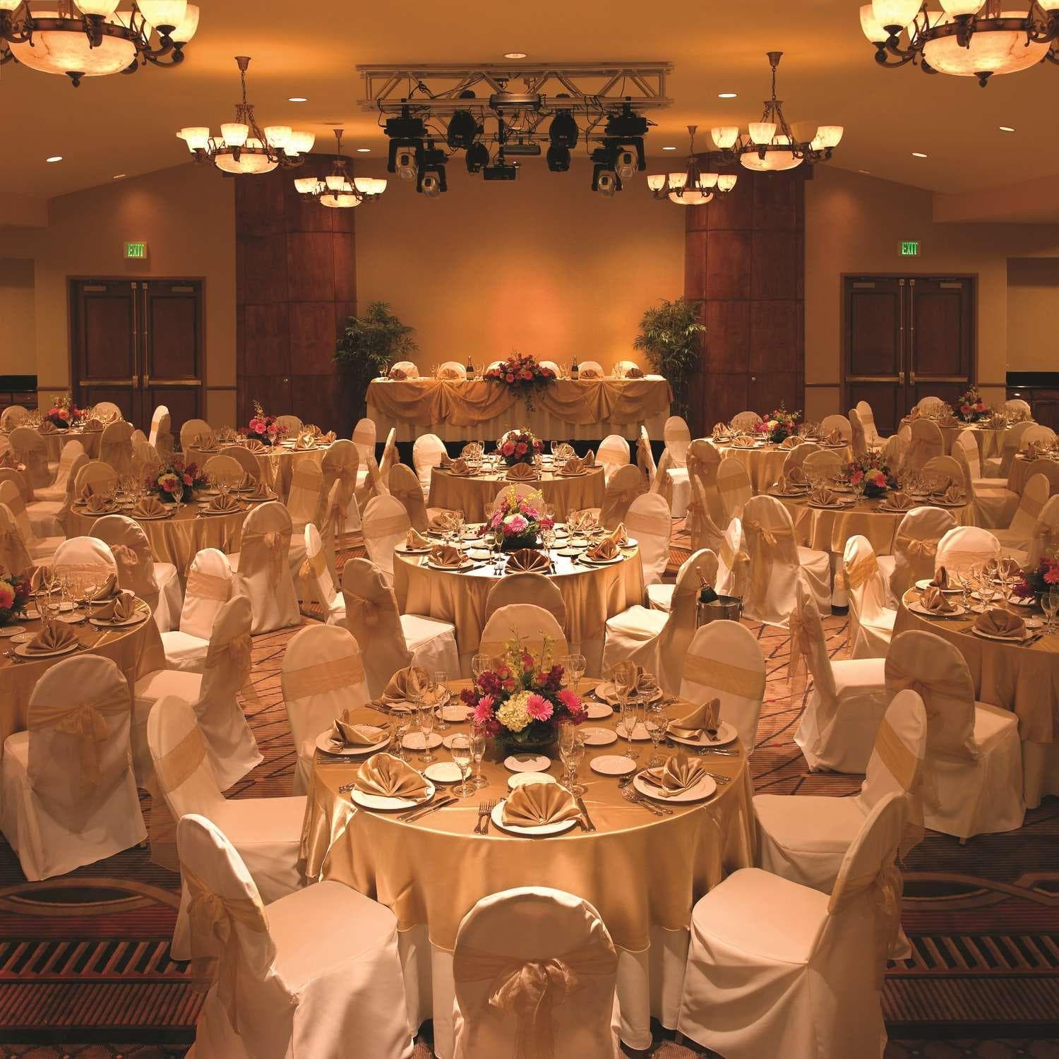 DoubleTree by Hilton Claremont interior in Claremont, CA — gallery photo 2