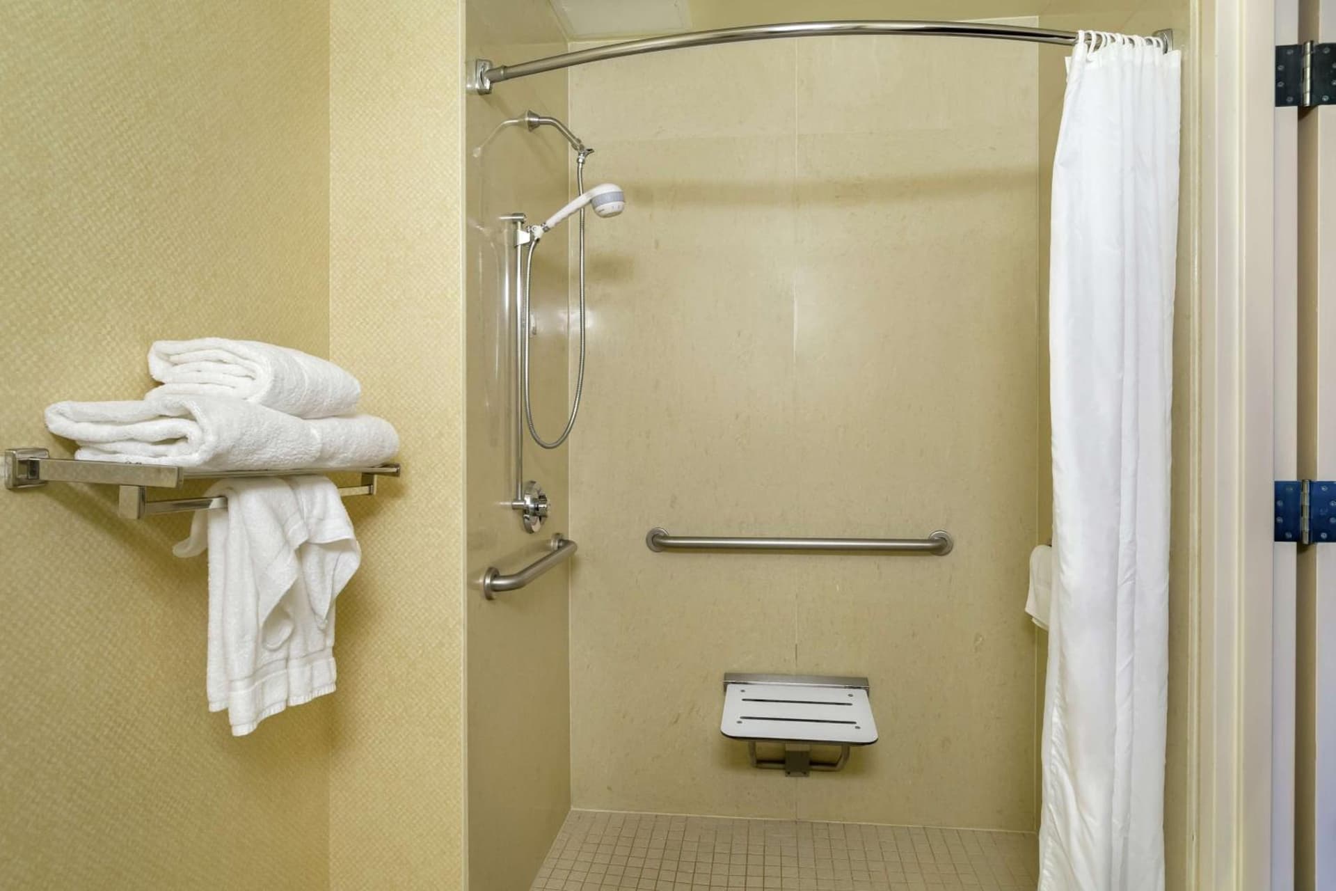 Hilton Garden Inn Newport News gallery photo in Newport News, VA — image 34