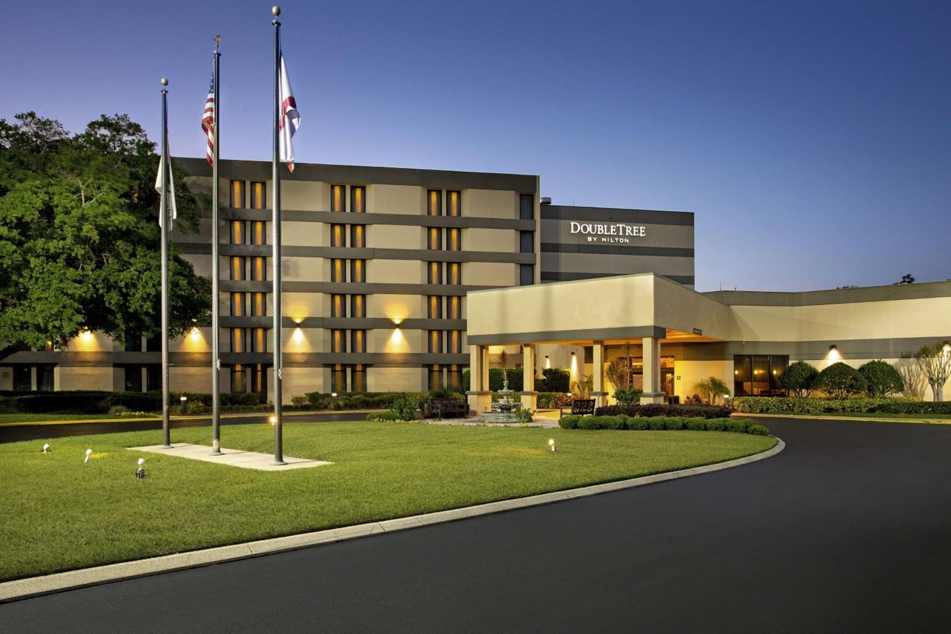 DoubleTree by Hilton Orlando East - UCF Area interior in Orlando, FL — gallery photo 2