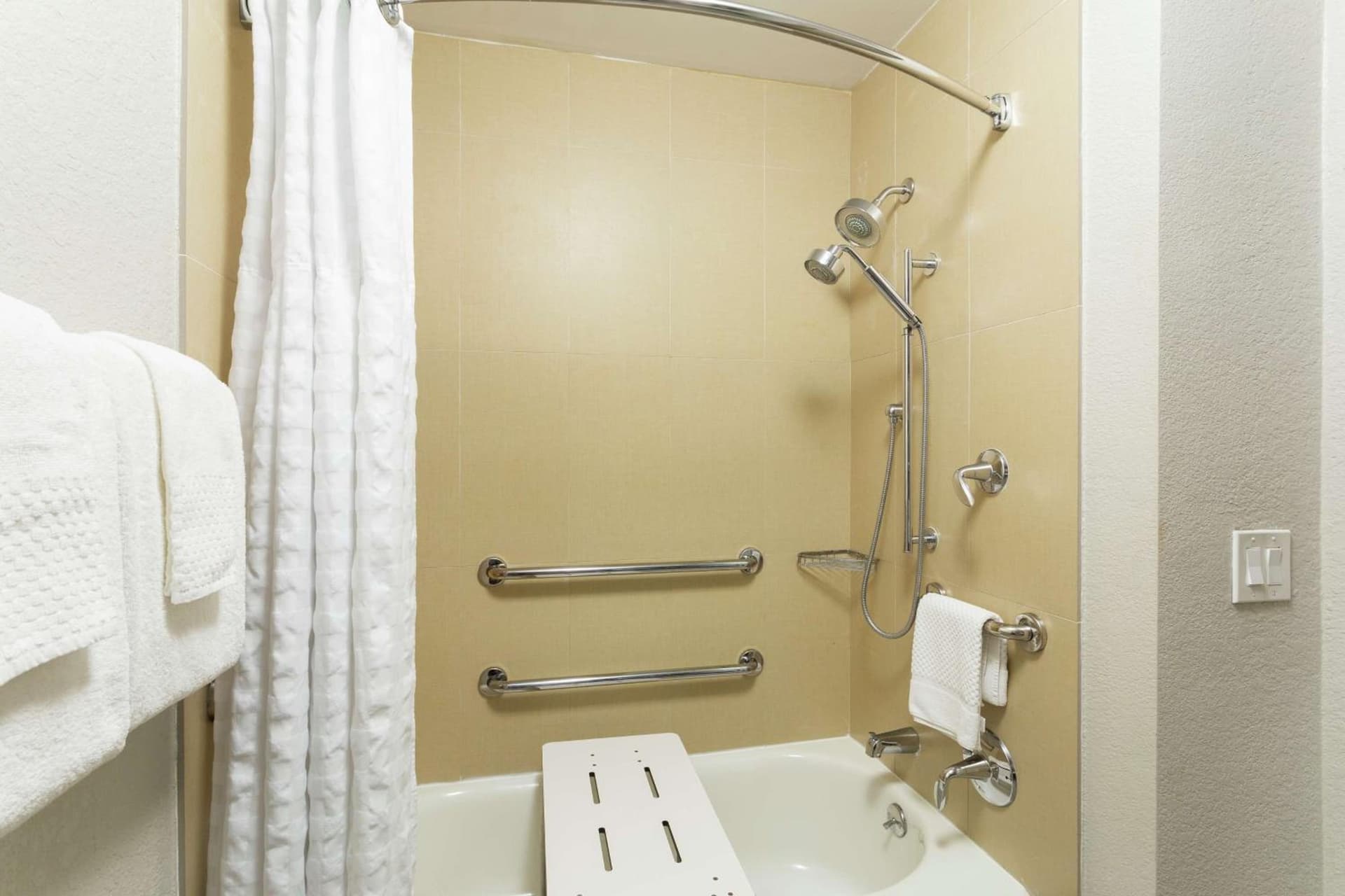 DoubleTree by Hilton Orlando East - UCF Area gallery photo in Orlando, FL — image 32