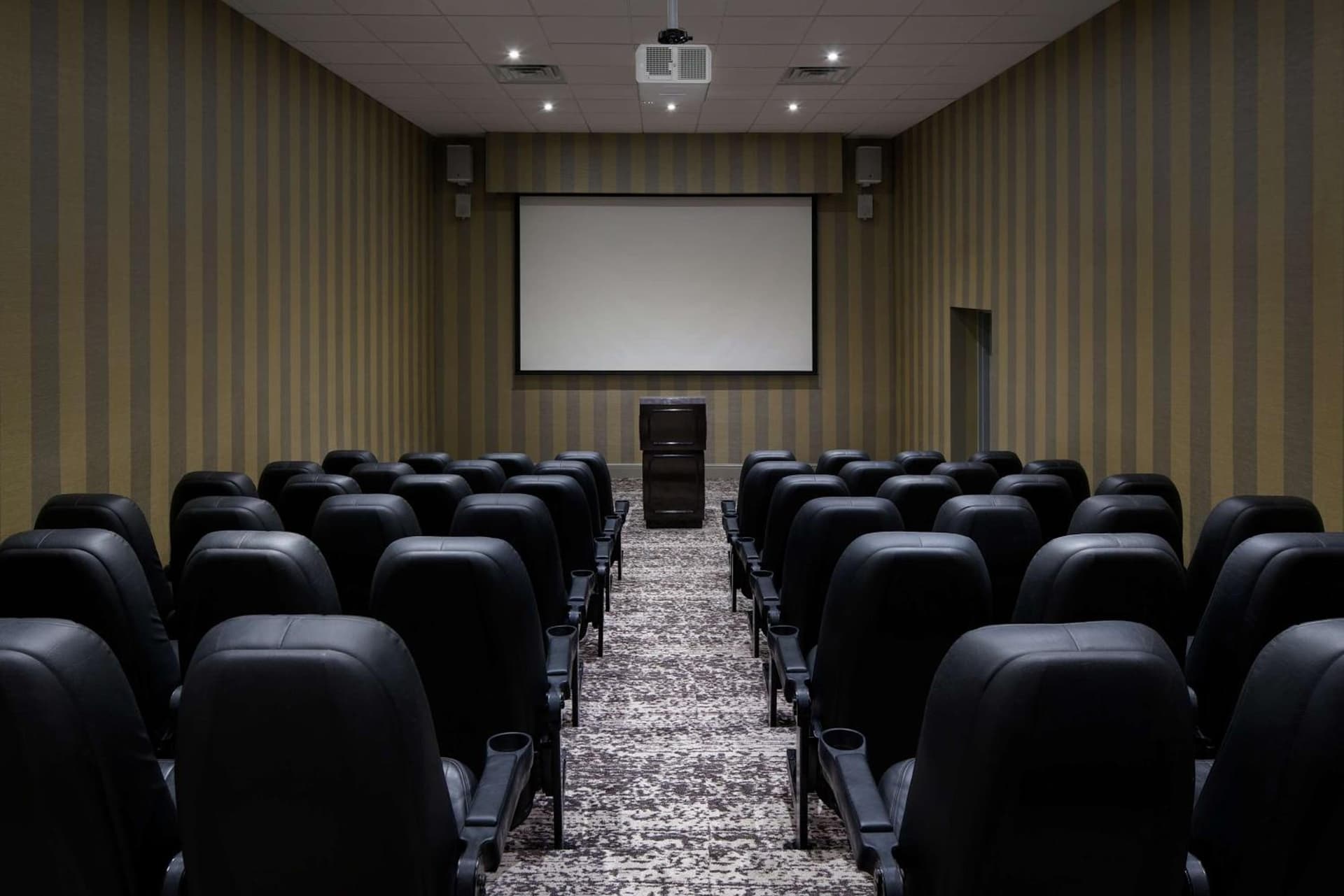 DoubleTree by Hilton Orlando East - UCF Area gallery photo in Orlando, FL — image 8