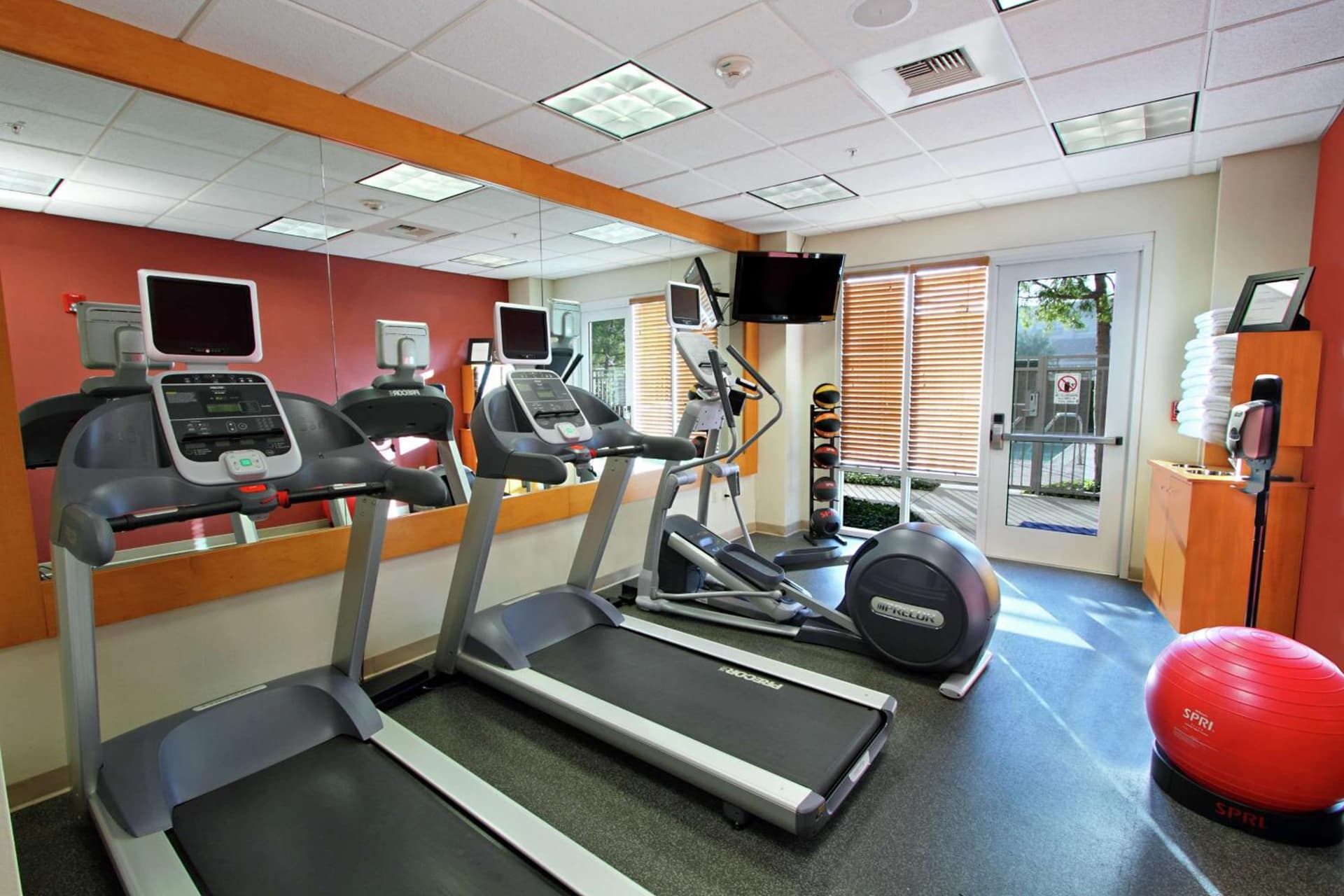 Hilton Garden Inn Oxnard/Camarillo gallery photo in Oxnard, CA — image 5