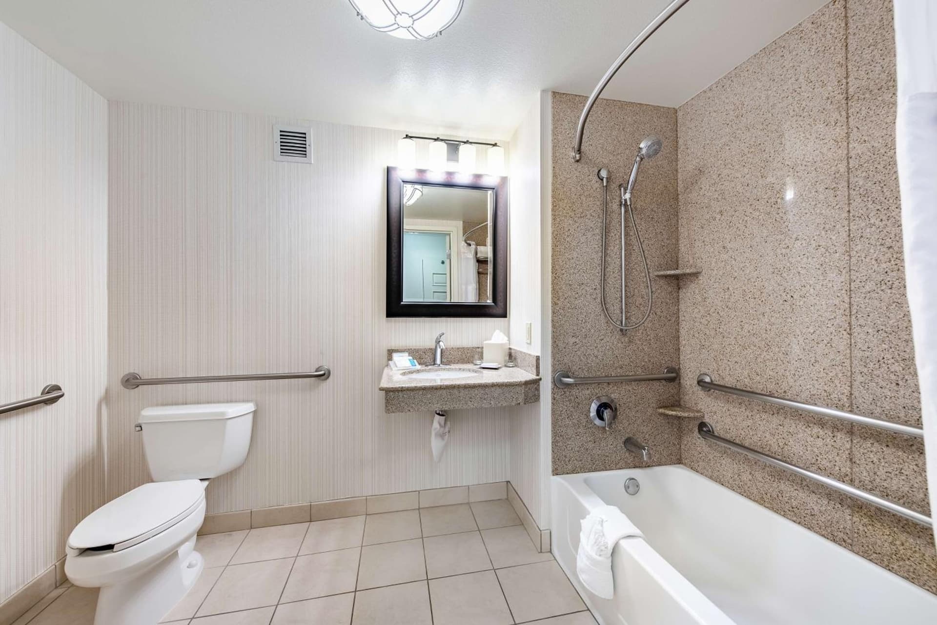 Hilton Garden Inn Oxnard/Camarillo gallery photo in Oxnard, CA — image 11