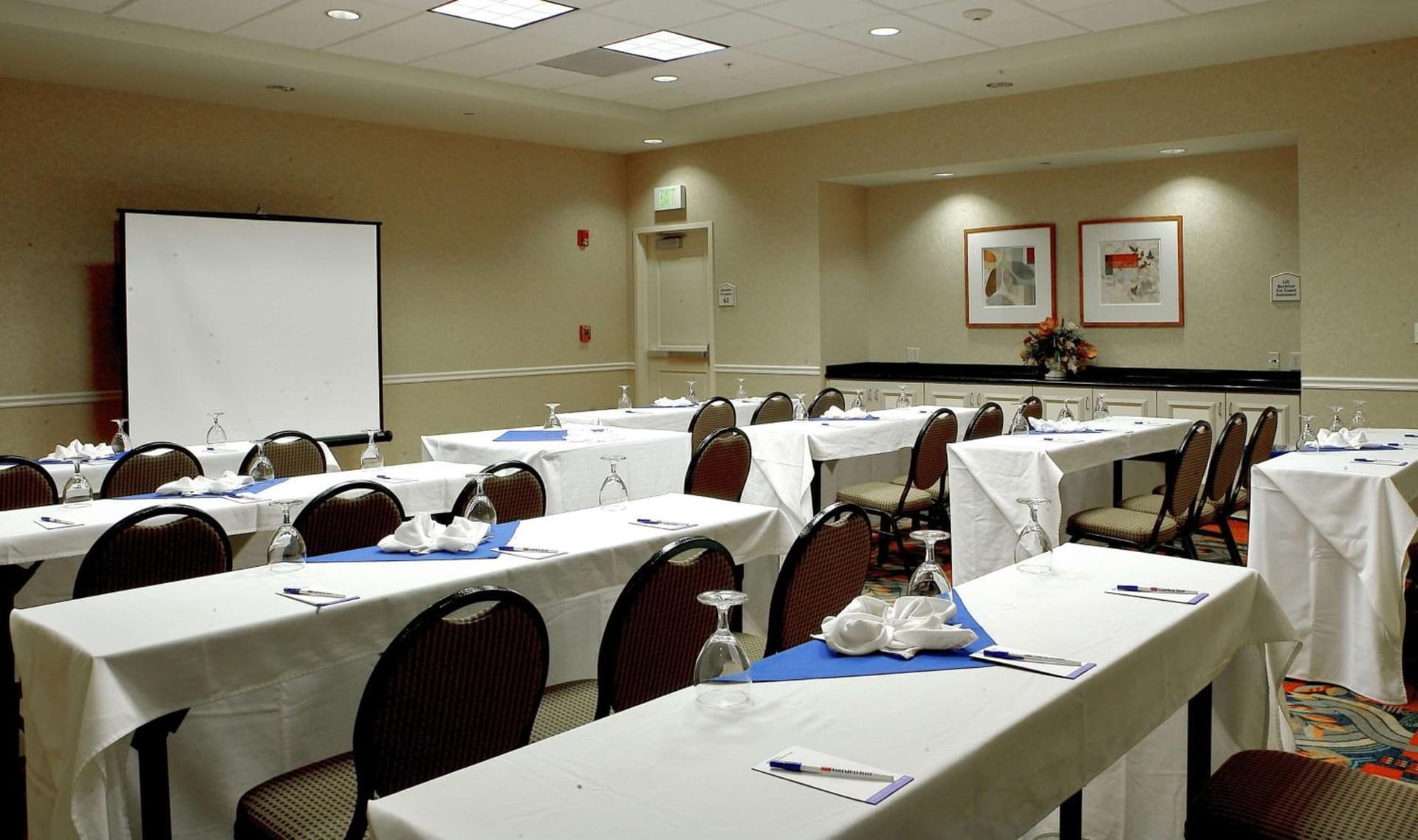 Hilton Garden Inn Oxnard/Camarillo gallery photo in Oxnard, CA — image 23
