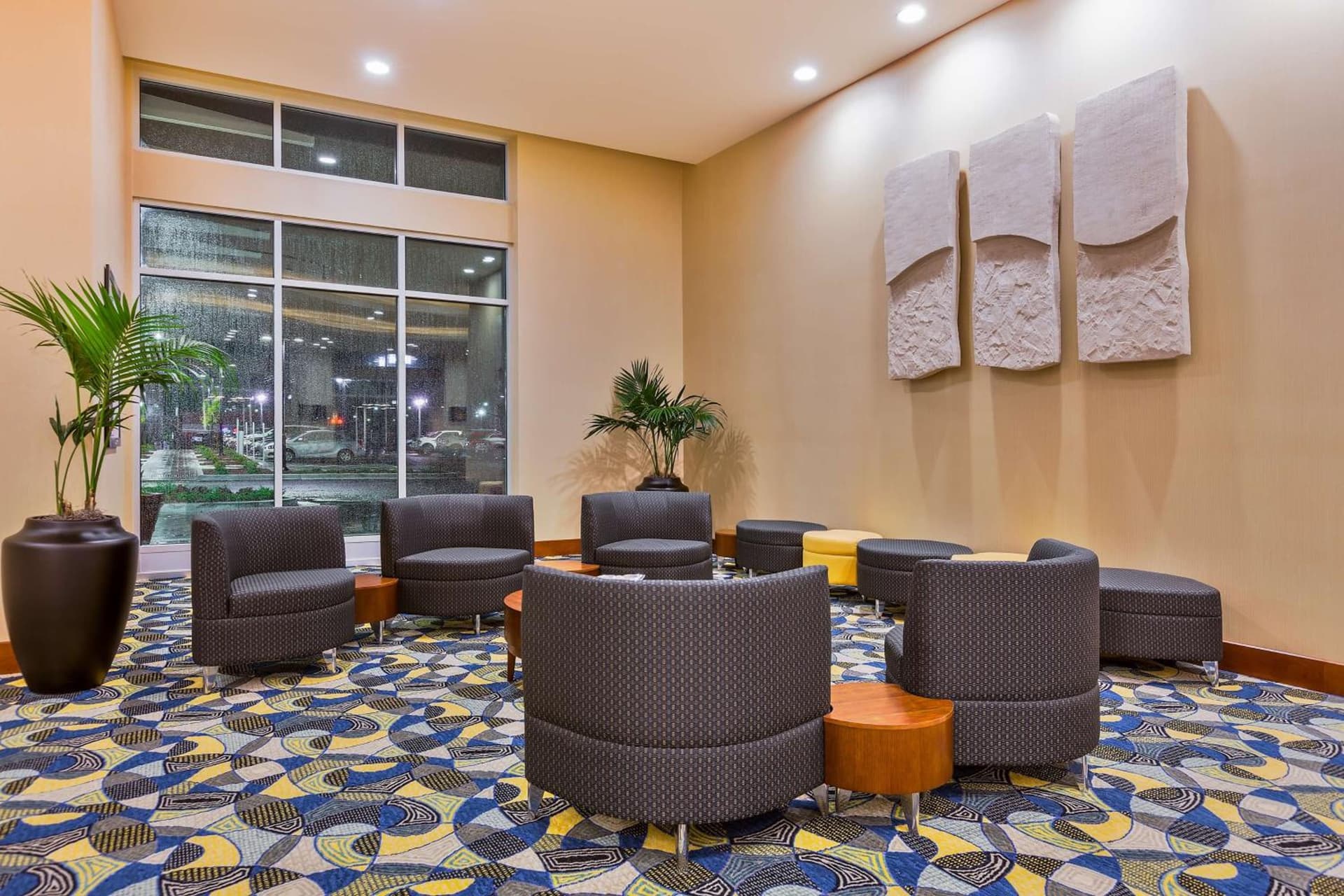 Hampton Inn & Suites Owensboro Downtown Waterfront property views in Owensboro, KY — gallery photo 3