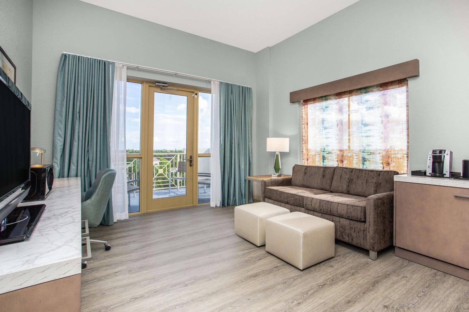 Hilton Garden Inn Palm Beach Gardens property views in Palm Beach Gardens, FL — gallery photo 3