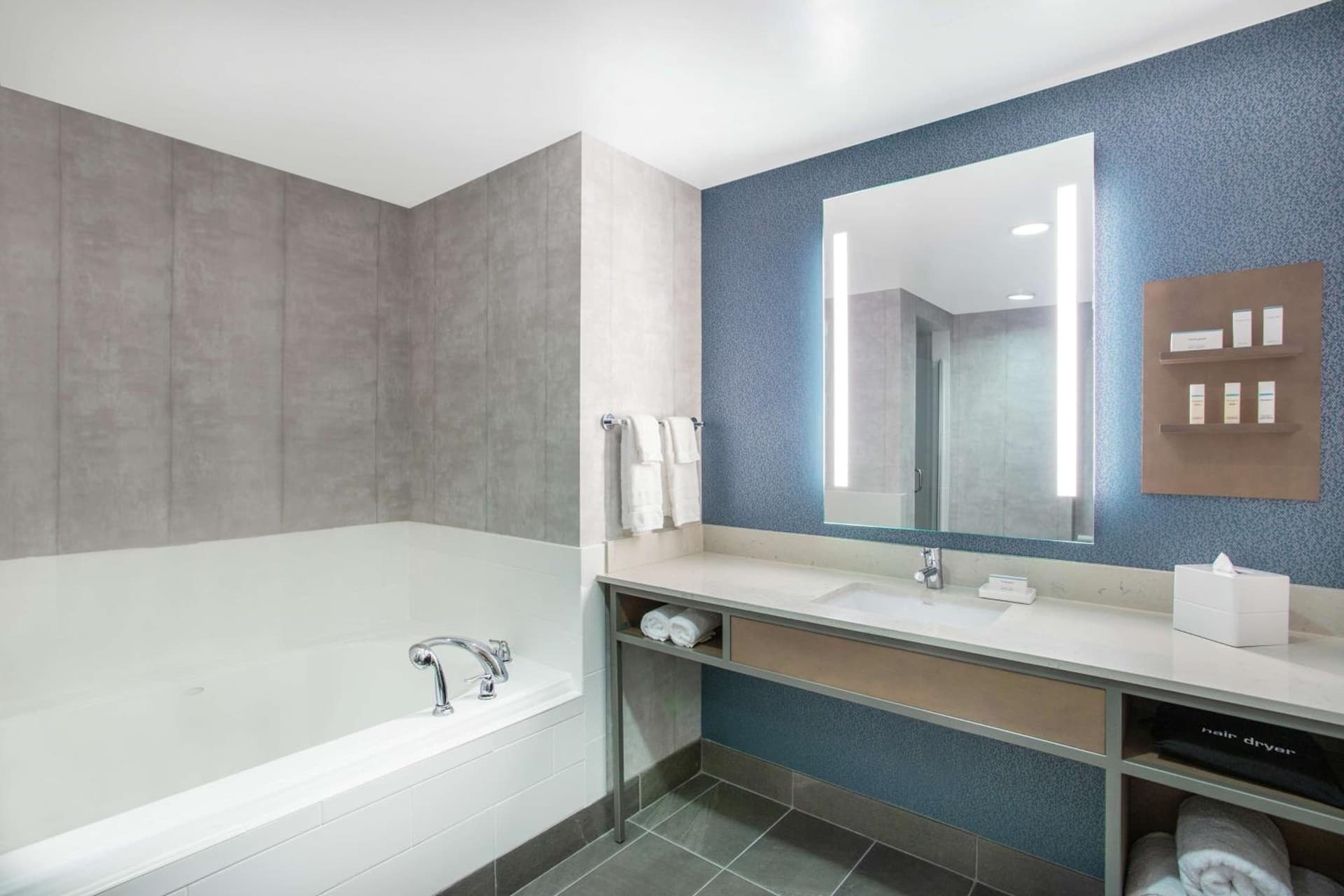 Hilton Garden Inn Palm Beach Gardens gallery photo in Palm Beach Gardens, FL — image 47
