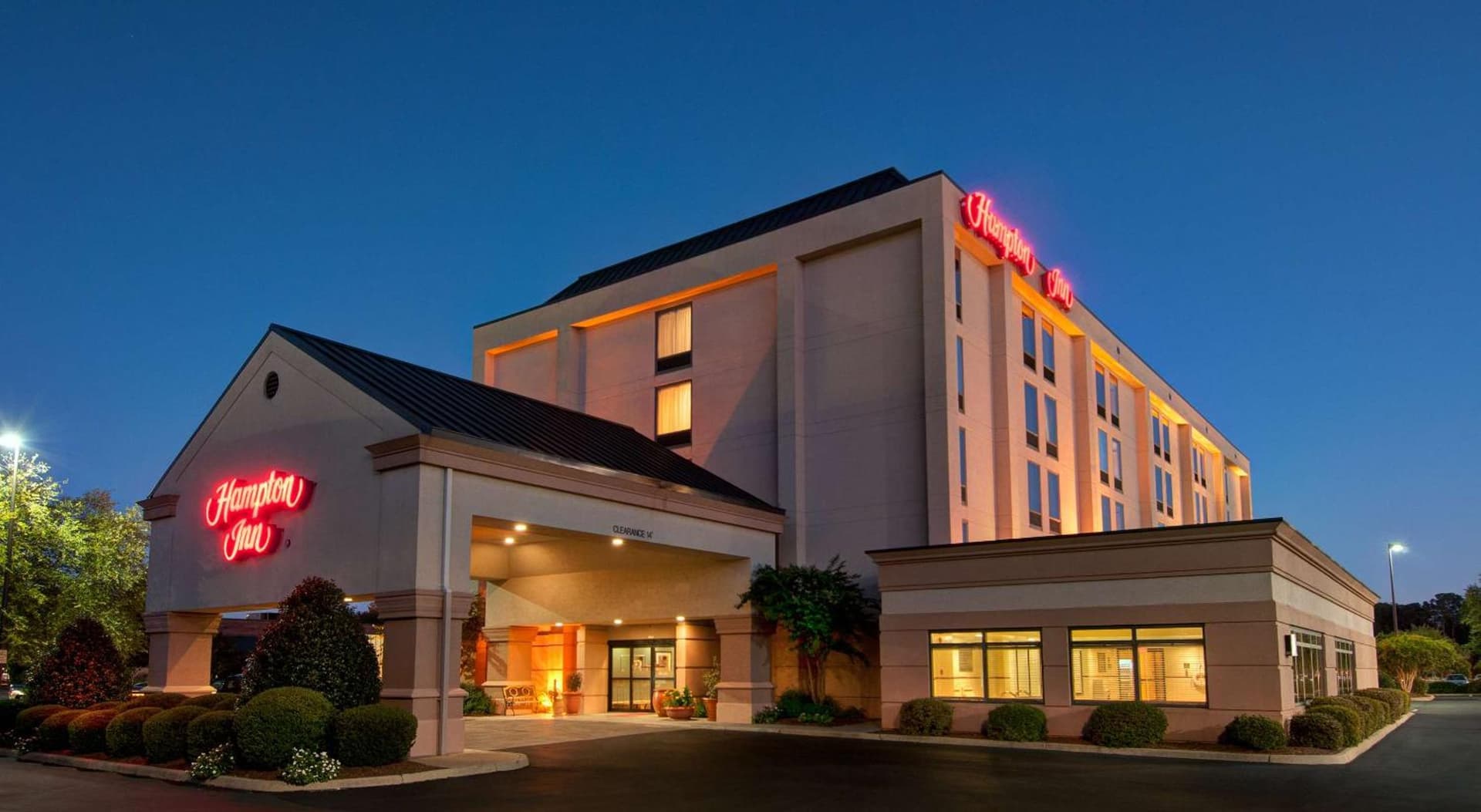 Hampton Inn Newport News-Yorktown interior in Newport News, VA — gallery photo 2