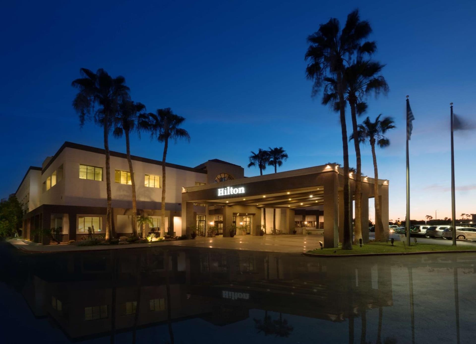Hilton Phoenix Airport interior in Phoenix, AZ — gallery photo 2