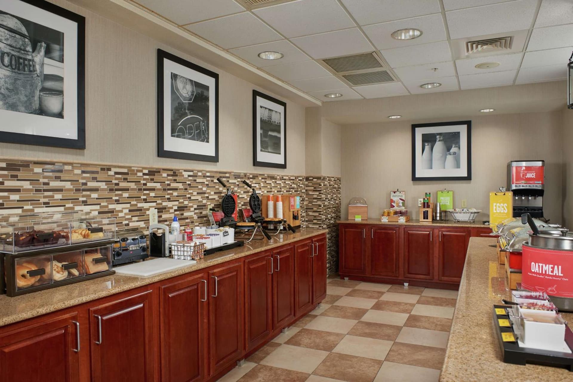 Hampton Inn & Suites Phoenix-Surprise gallery photo in Surprise, AZ — image 13