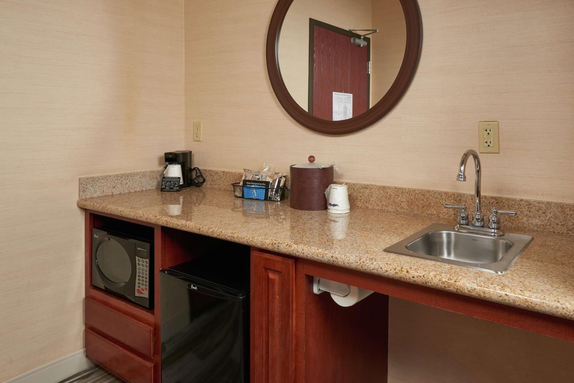 Hampton Inn & Suites Phoenix-Surprise gallery photo in Surprise, AZ — image 21