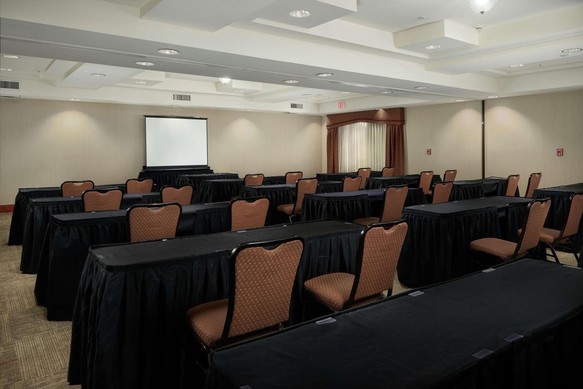 Hampton Inn & Suites Phoenix-Surprise gallery photo in Surprise, AZ — image 8