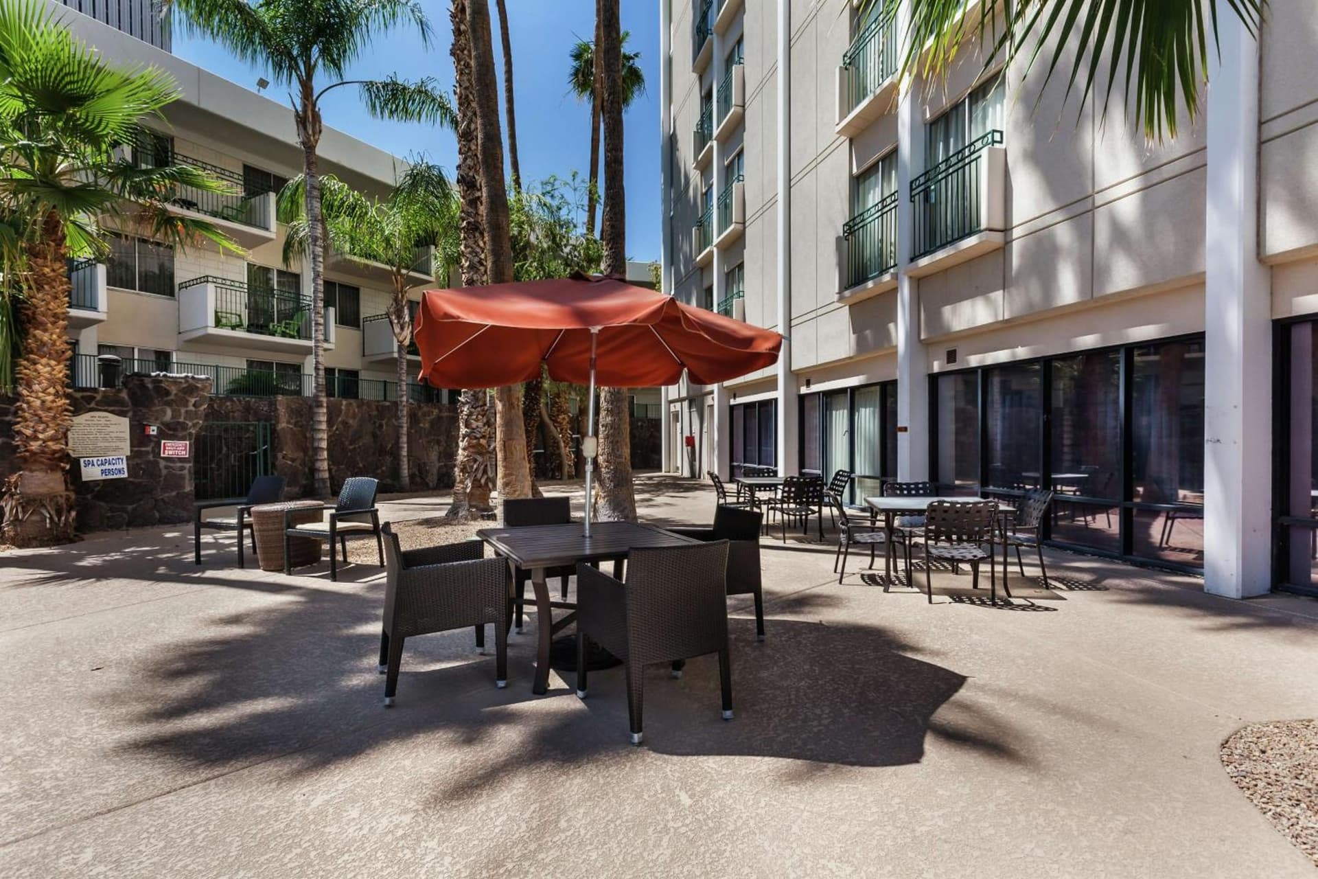 DoubleTree by Hilton Phoenix Midtown interior in Phoenix, AZ — gallery photo 2